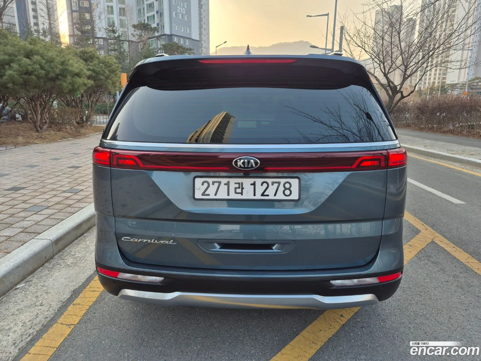 Kia Carnival 2021 — 17