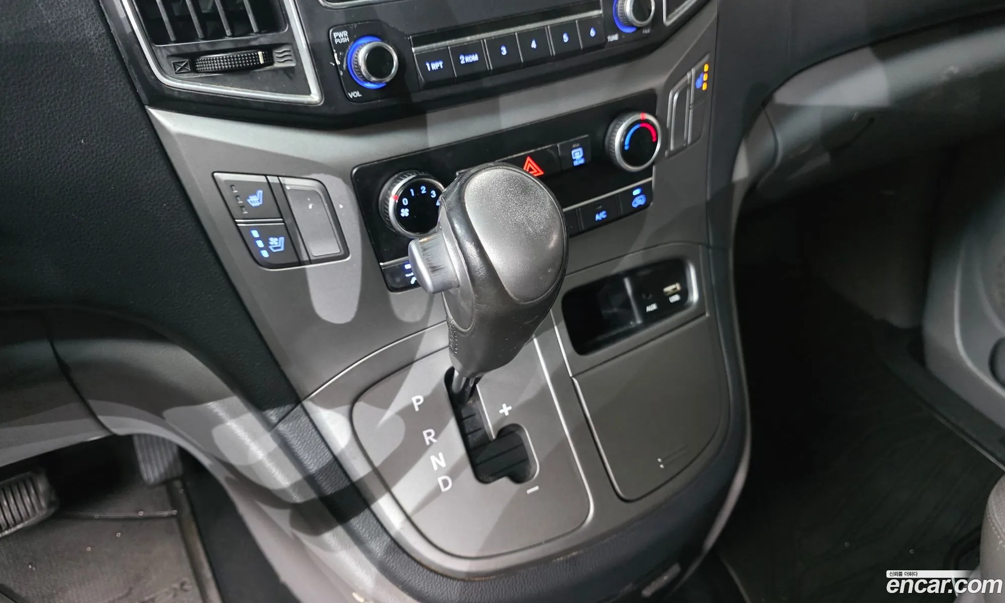 Hyundai Grand Starex 2018 — 16
