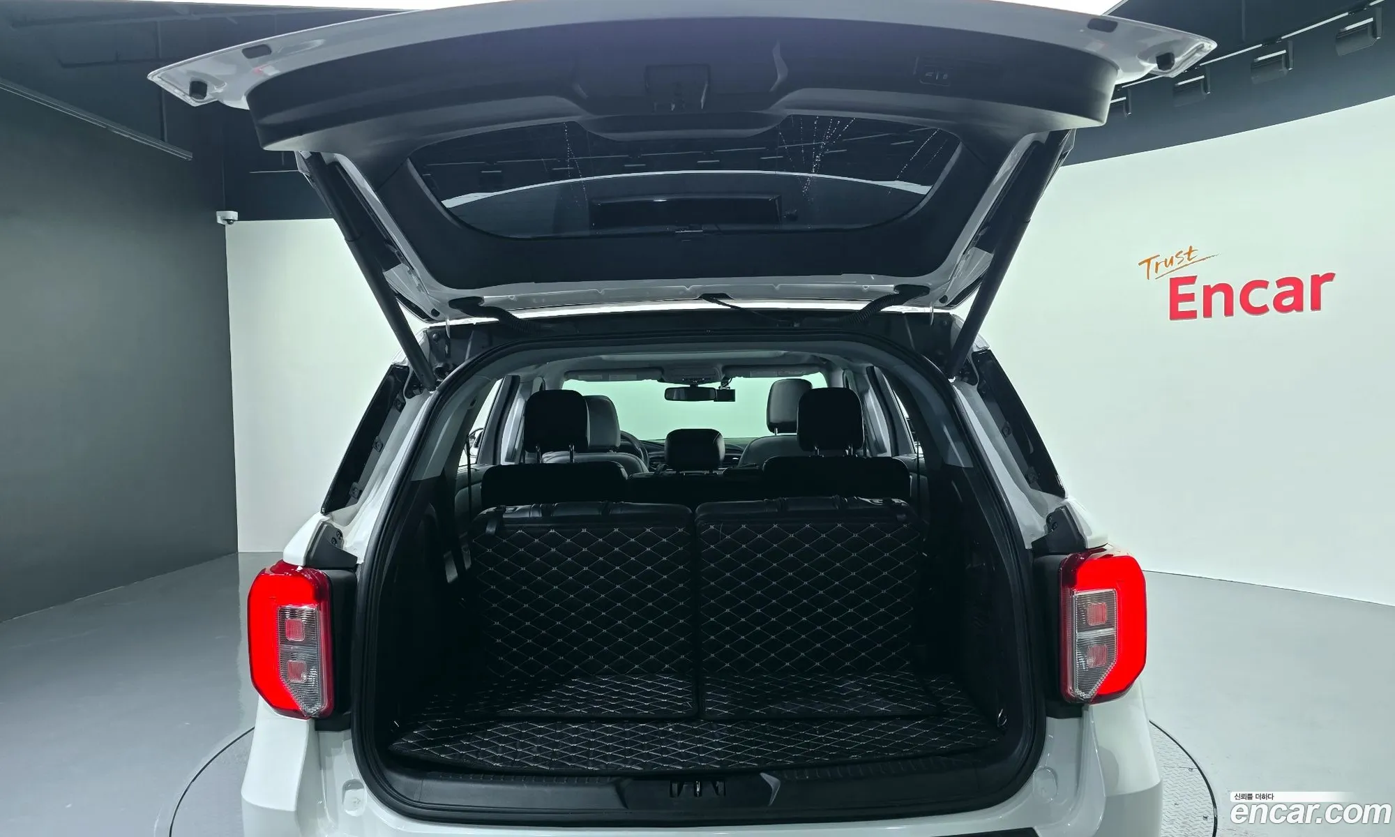 Ford Explorer 6th Gen 2021 — 3