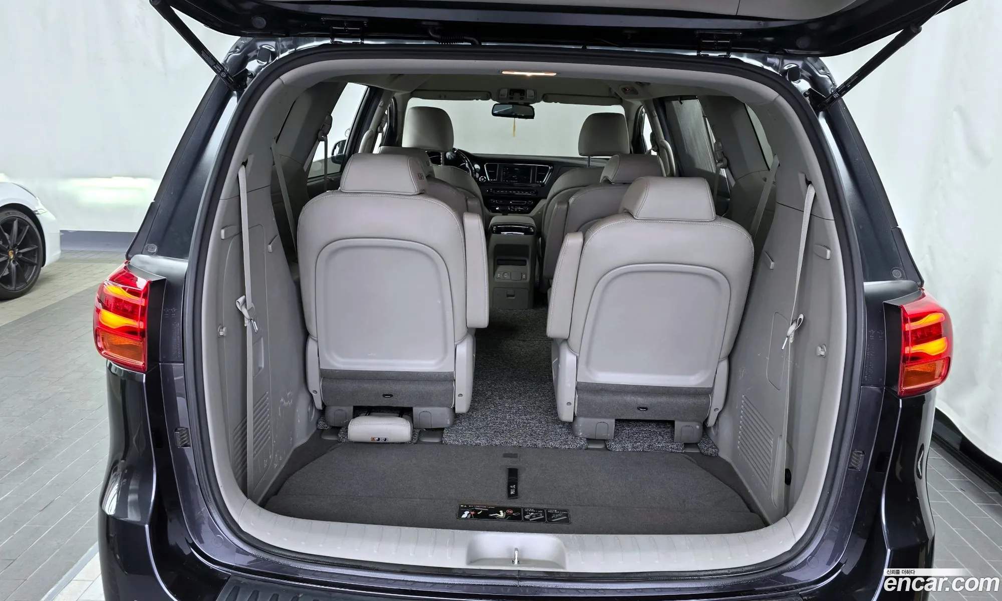 Kia Carnival 2019 — 18