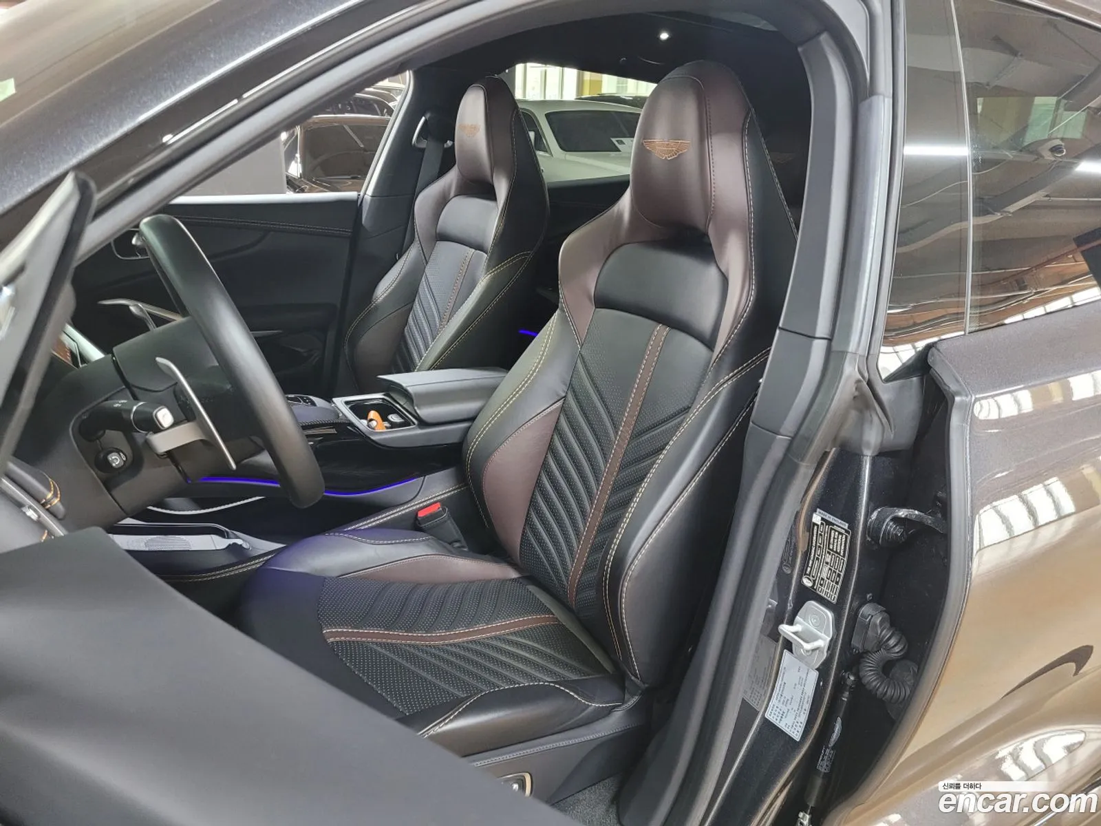 Aston Martin DBX 2023 — 6