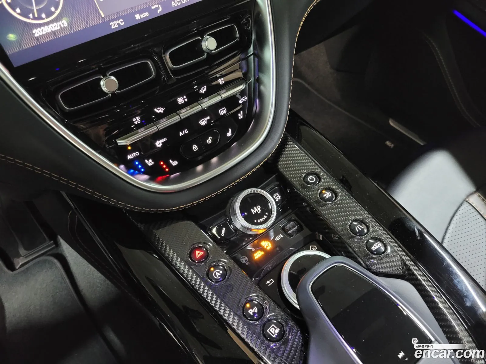Aston Martin DBX 2023 — 9