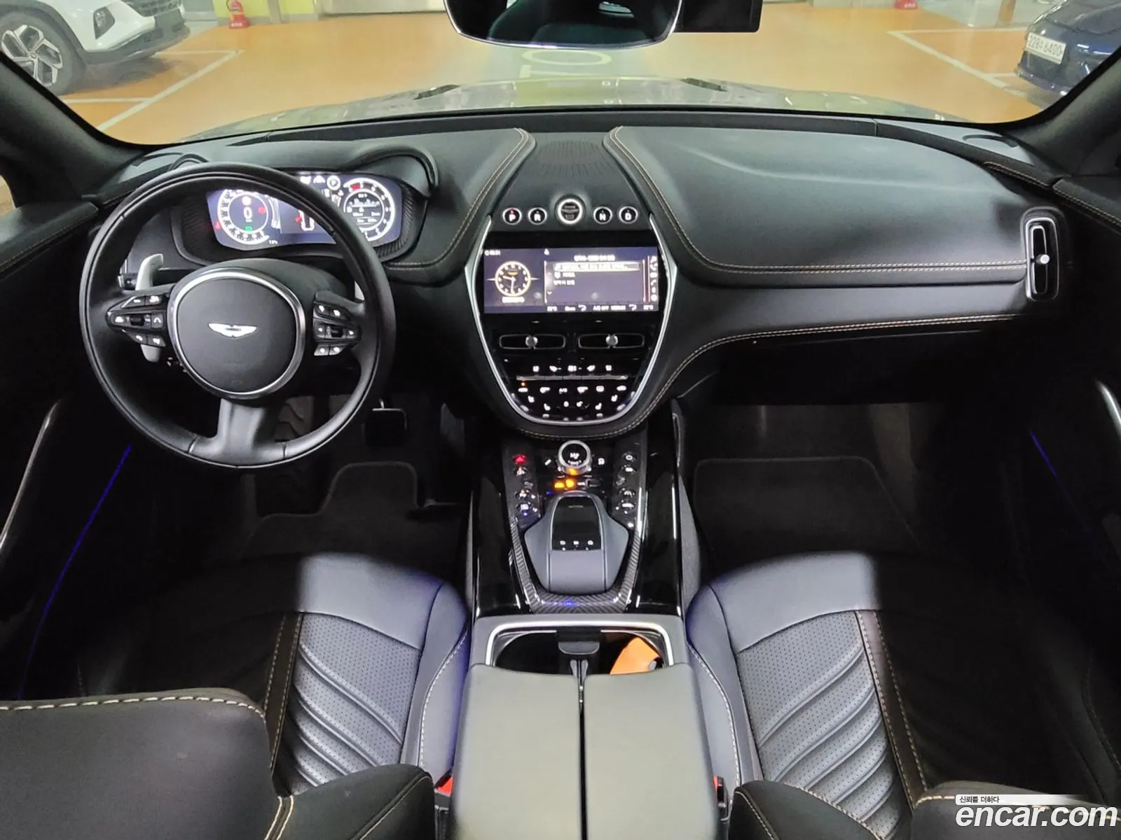 Aston Martin DBX 2023 — 14