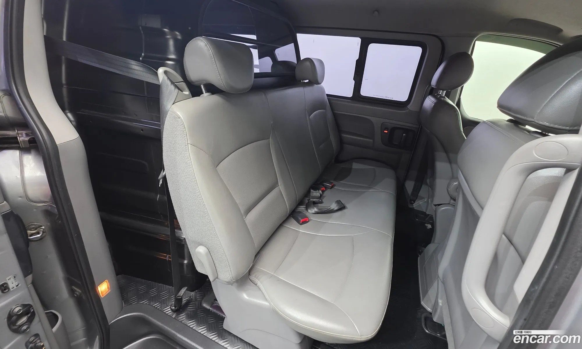 Hyundai Grand Starex 2012 — 17