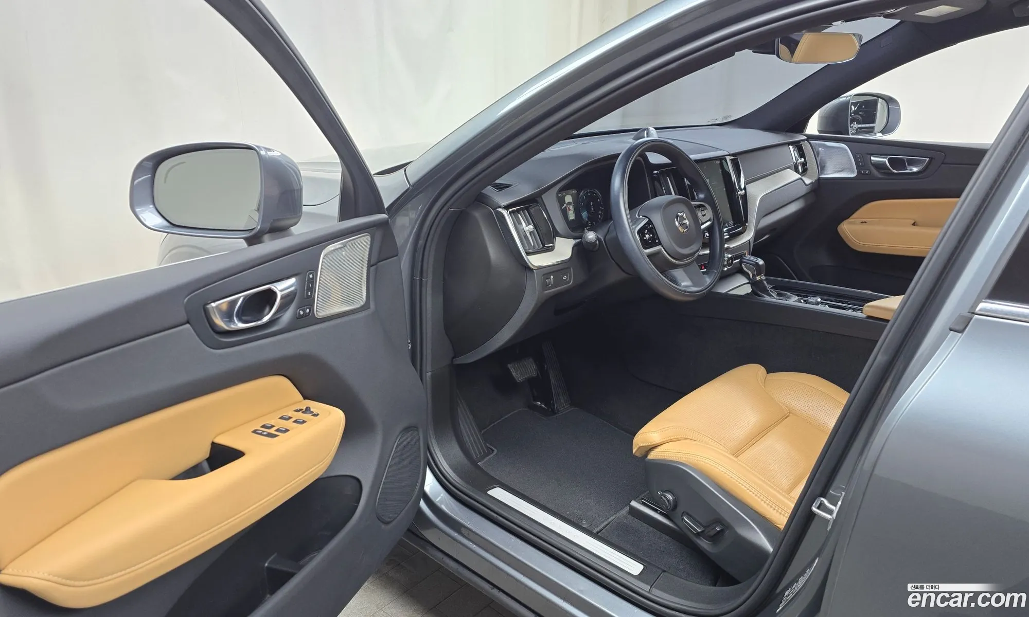 Volvo XC60 2020 YV1UZA22CL1580690 — 4