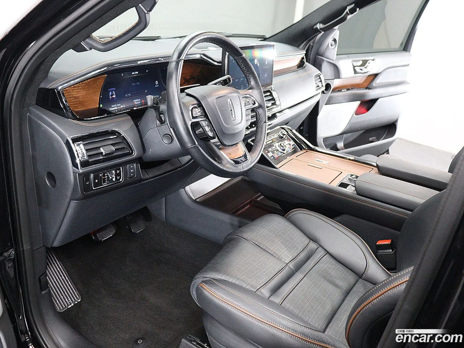 Lincoln Navigator 2023 — 13