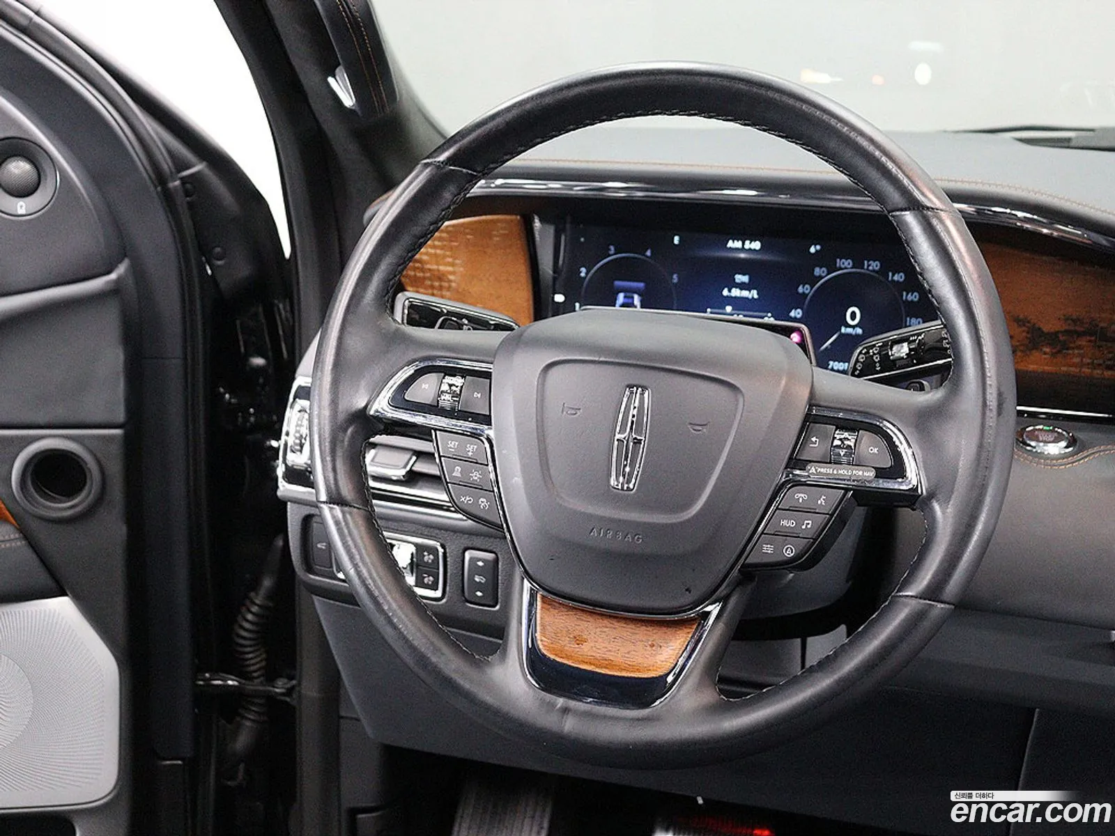 Lincoln Navigator 2023 — 16