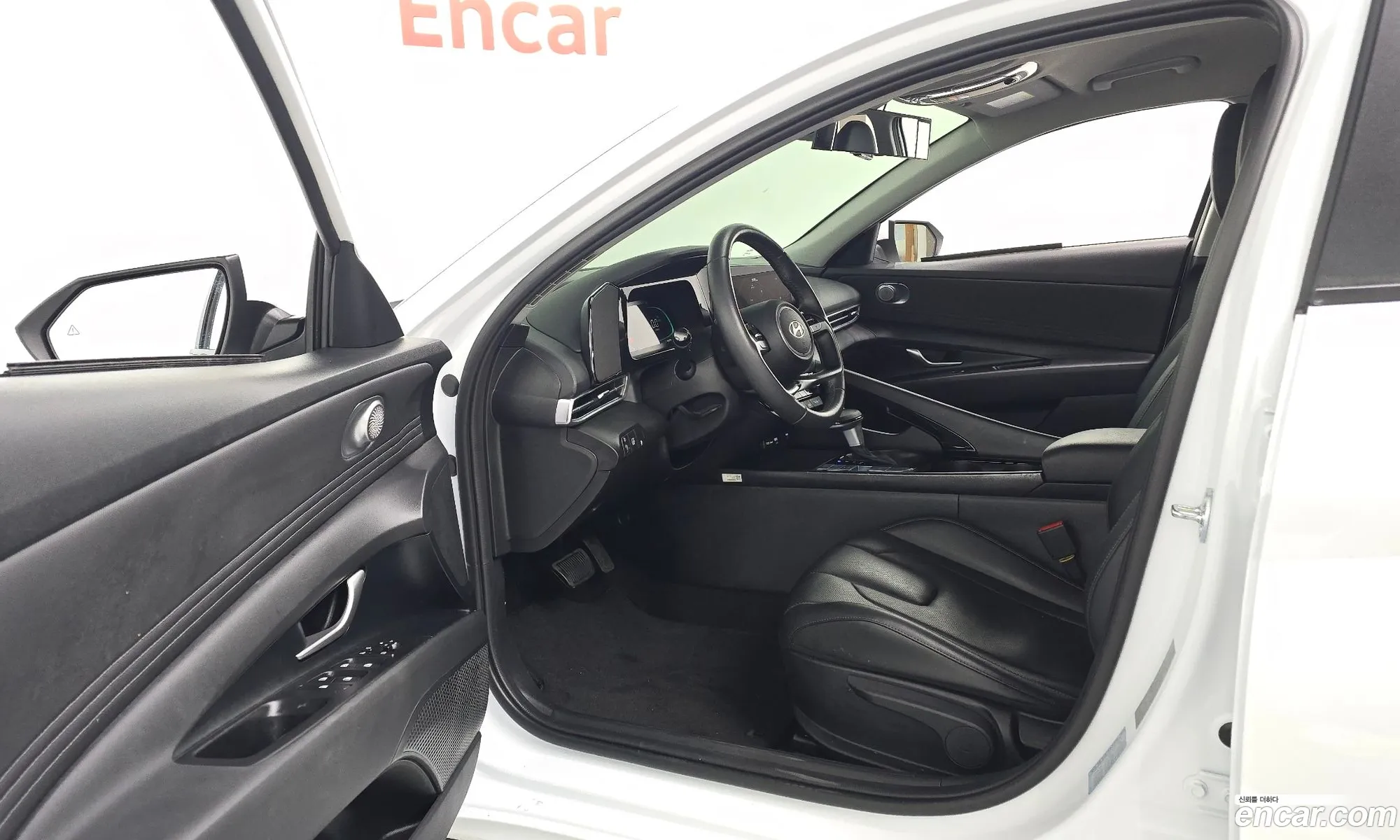 Hyundai Elantra Hybrid 2025 — 16