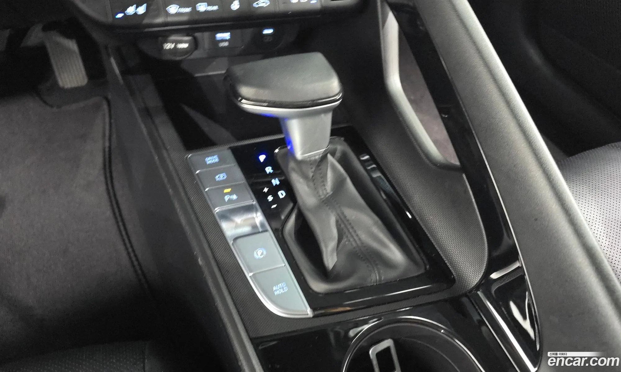 Hyundai Elantra Hybrid 2025 — 7