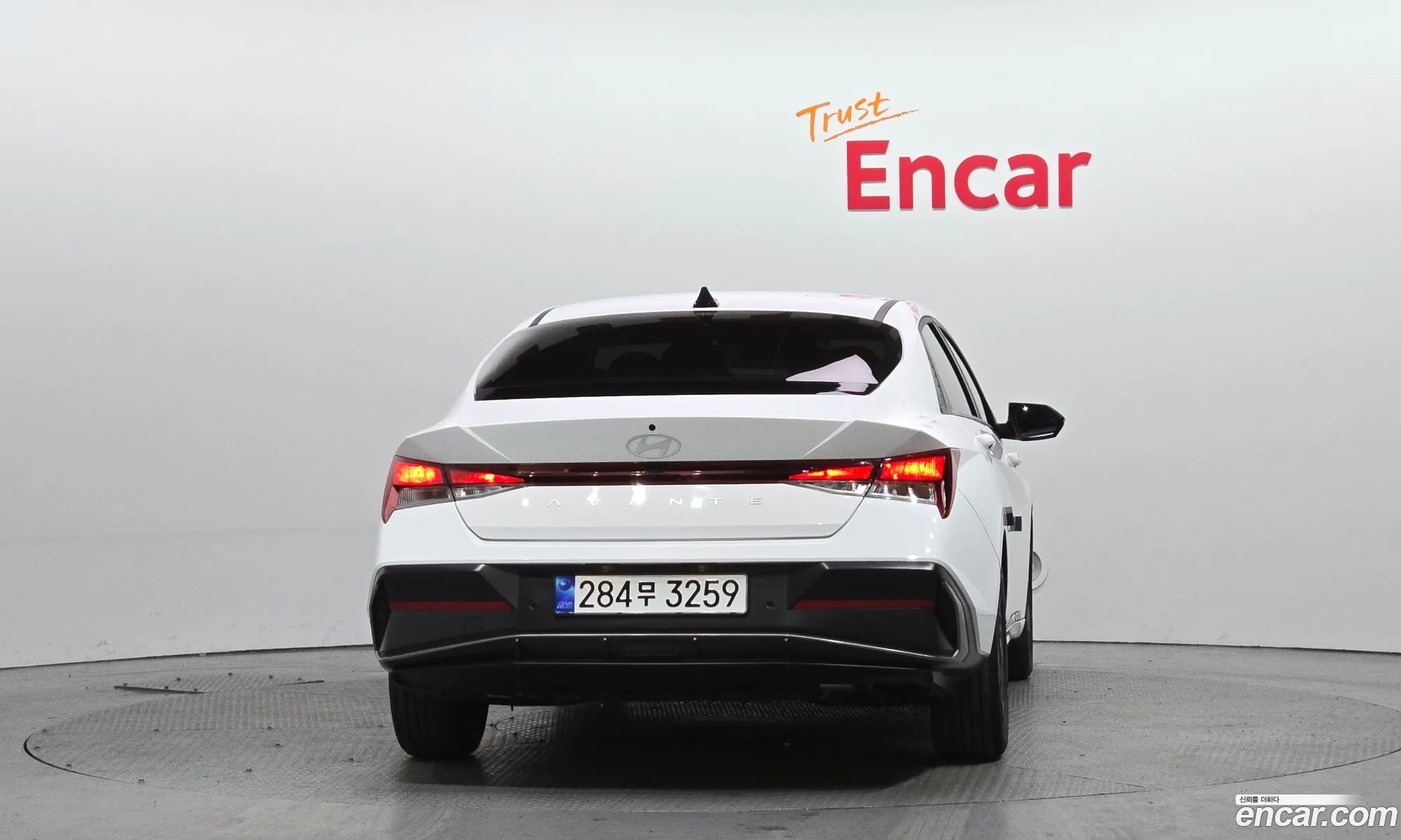 Hyundai Elantra Hybrid 2025 — 12