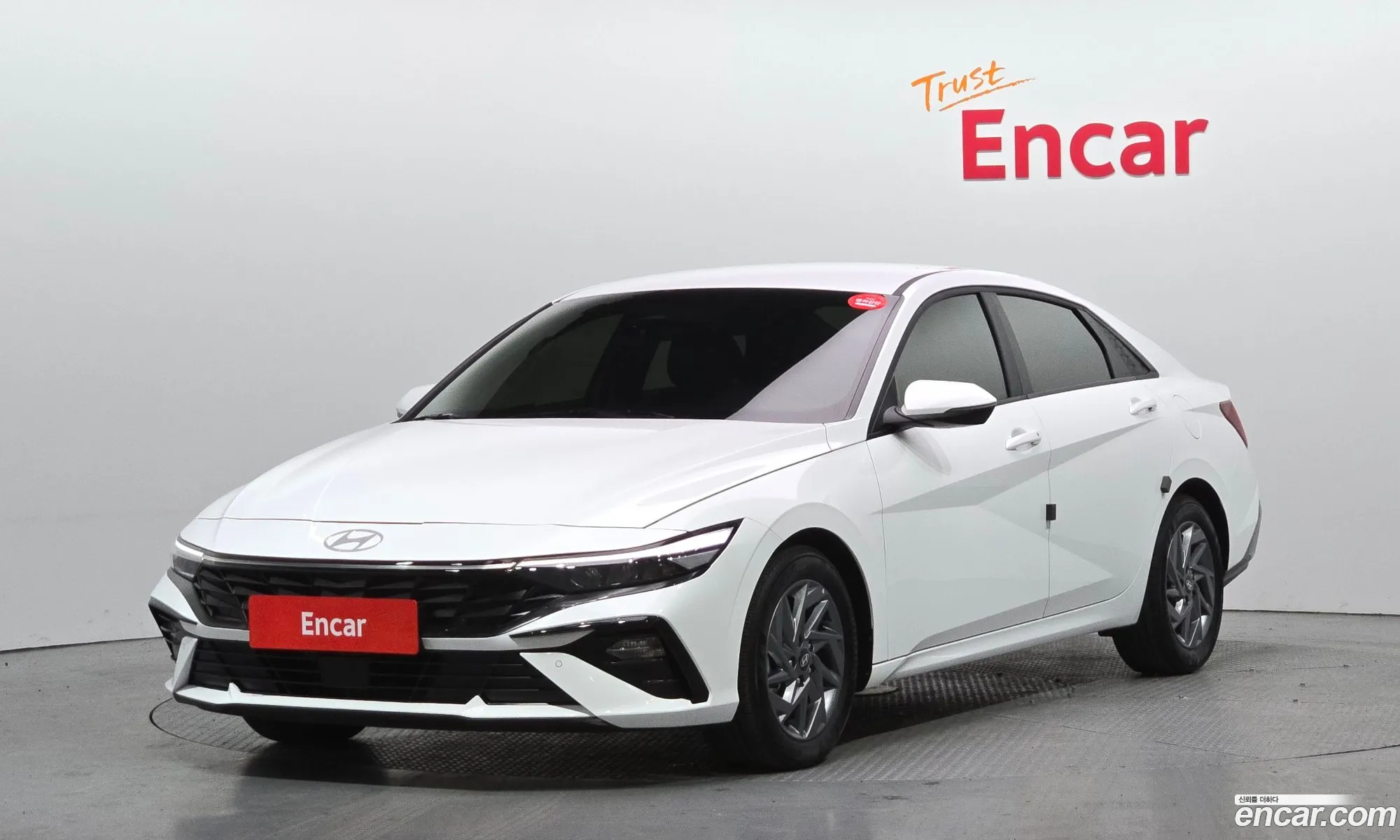 Hyundai Elantra Hybrid 2025 — 8