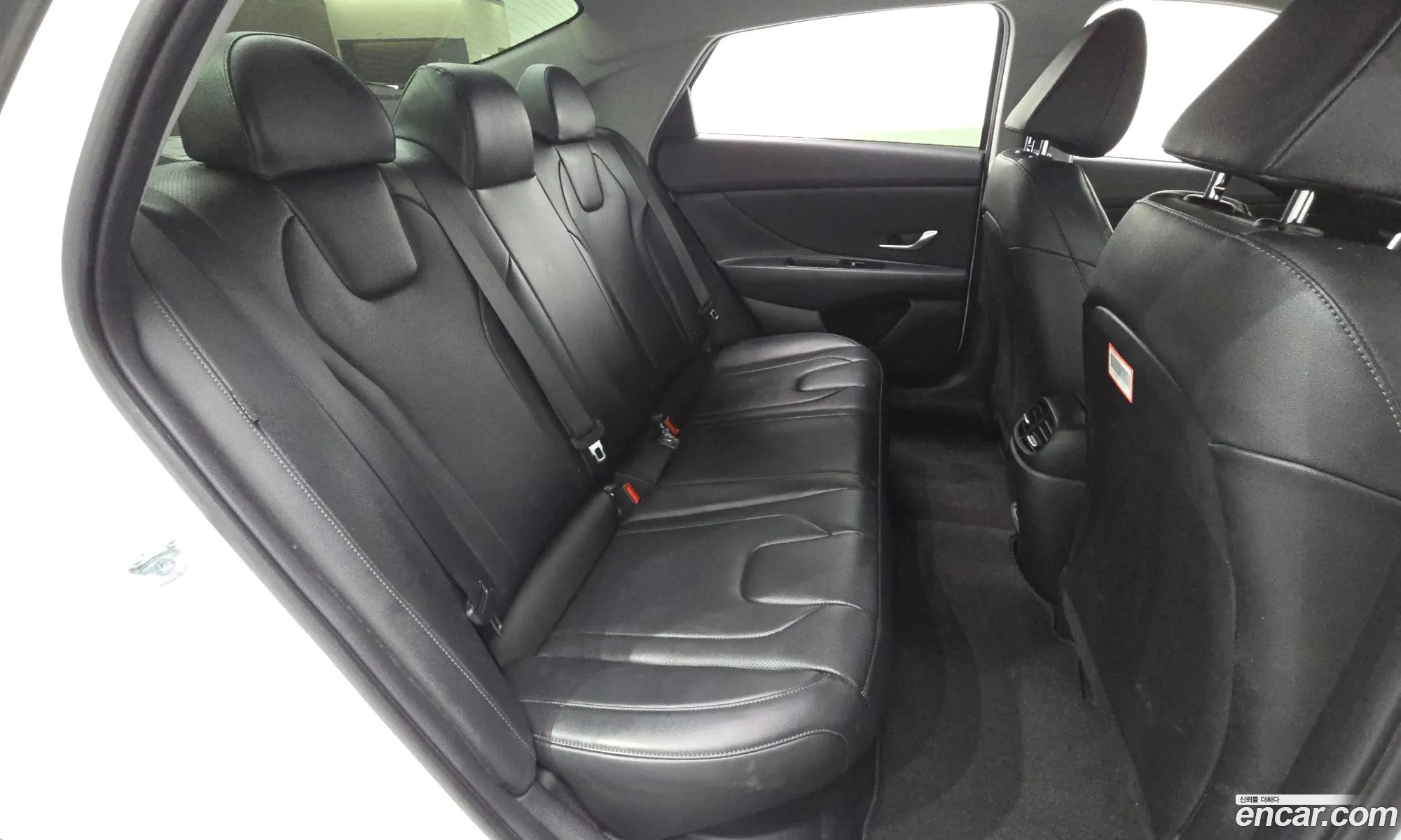 Hyundai Elantra Hybrid 2025 — 5