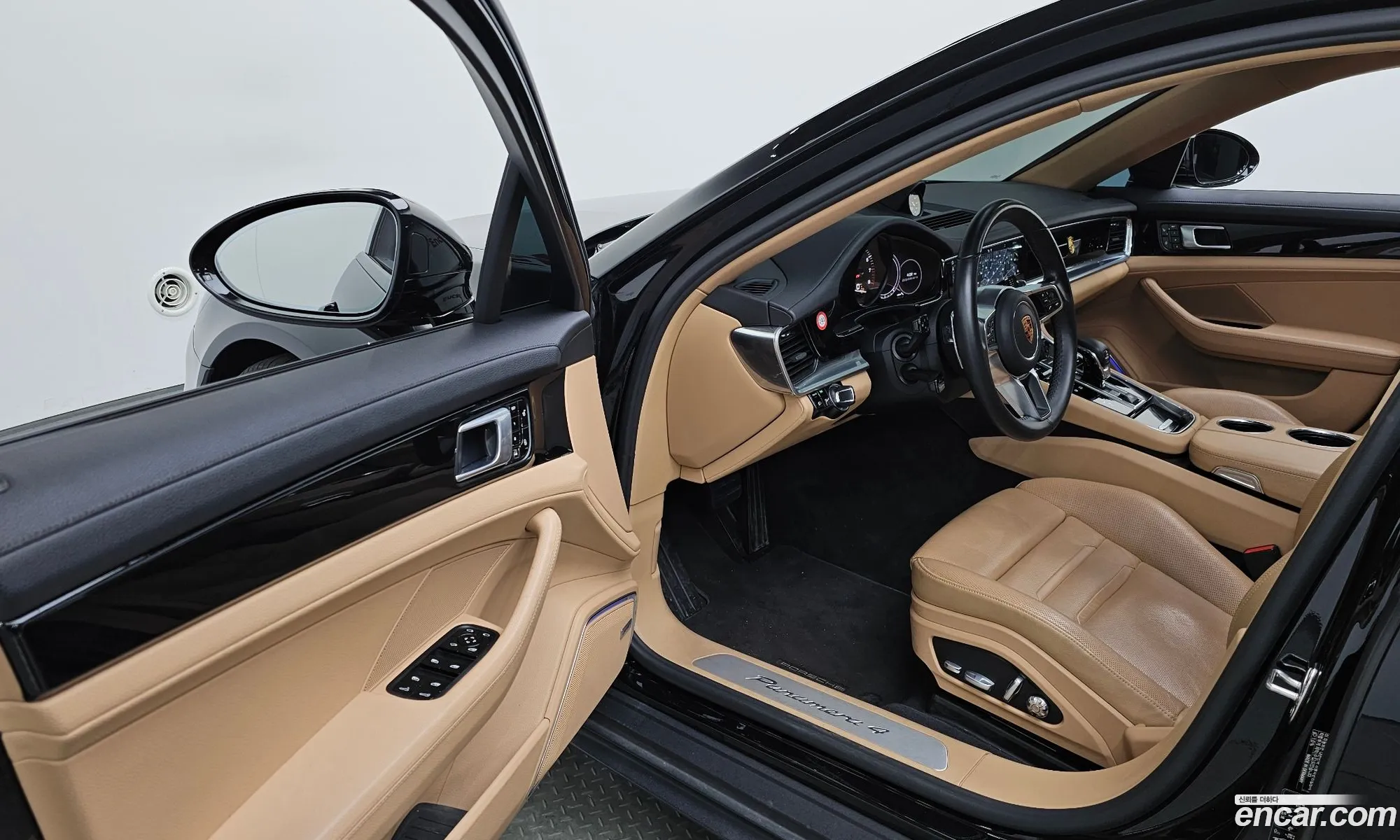 Porsche Panamera 2018 — 19