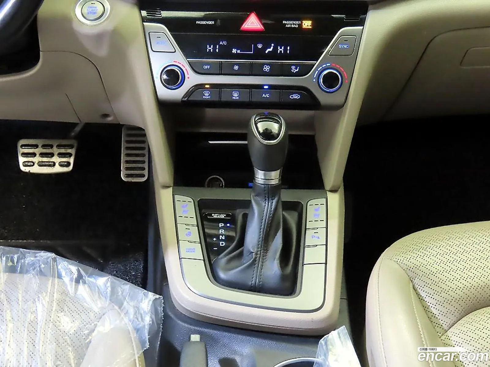 Hyundai Elantra AD 2016 — 15