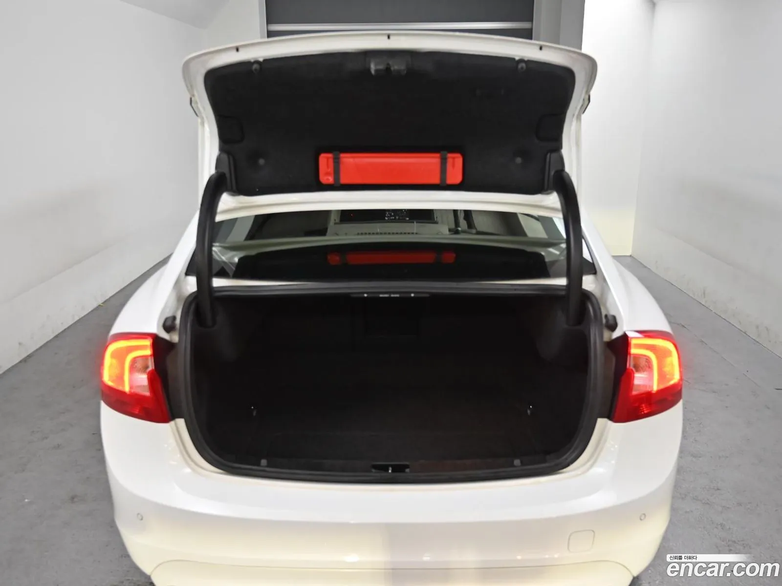 Volvo S60 2018 — 17