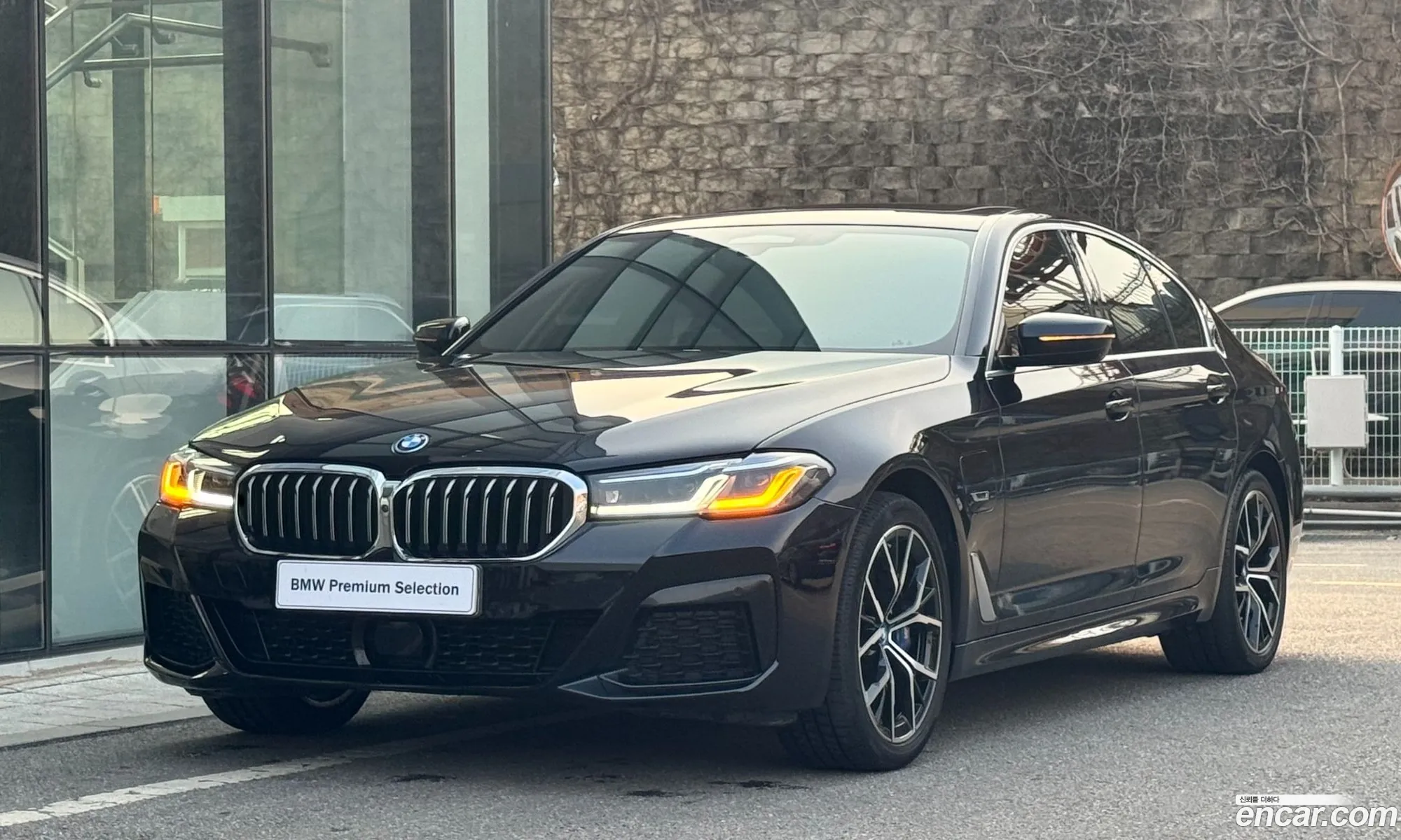 BMW 5 Series 2022 — 17