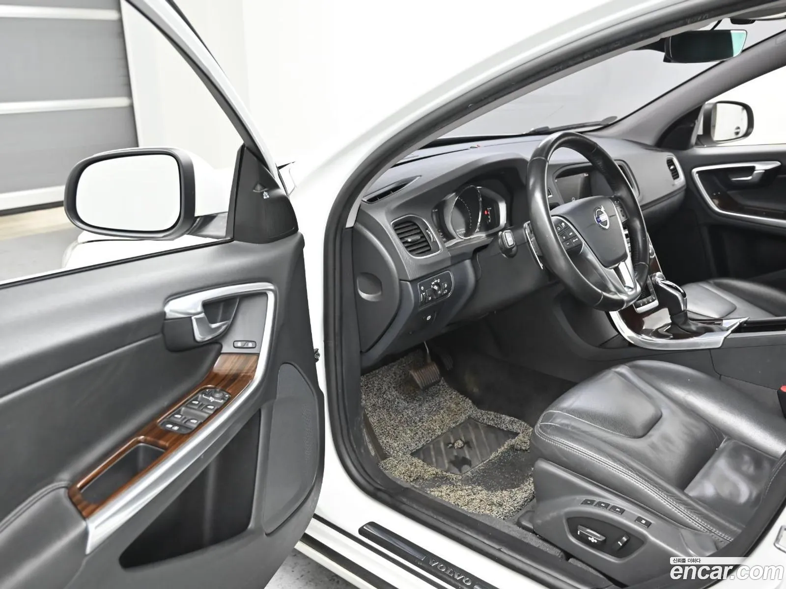 Volvo S60 2018 — 19