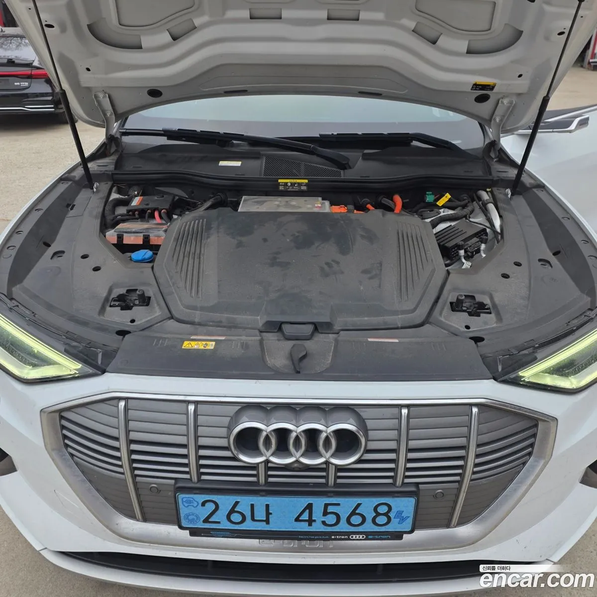 Audi e-tron 2020 — 18