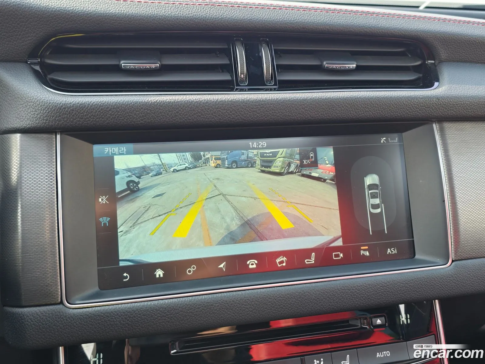 Jaguar XF 2017 — 14