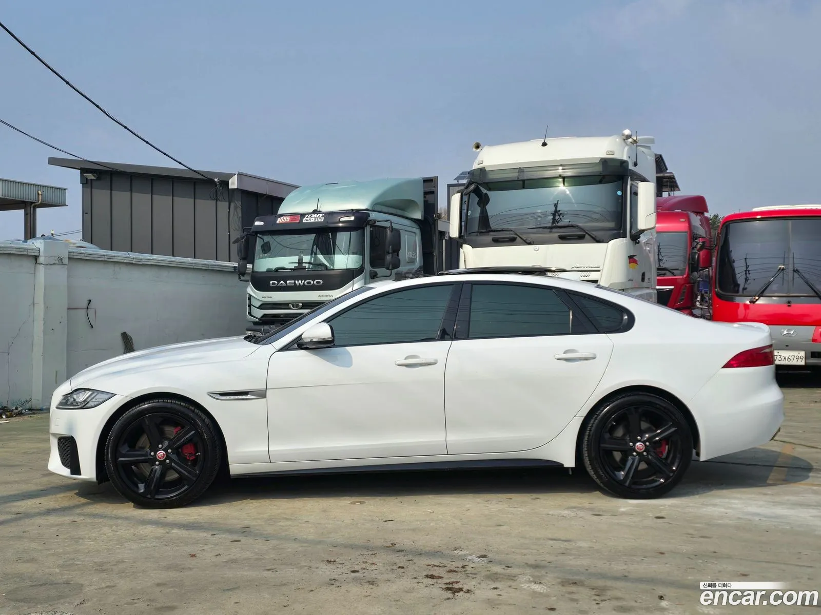 Jaguar XF 2017 — 15