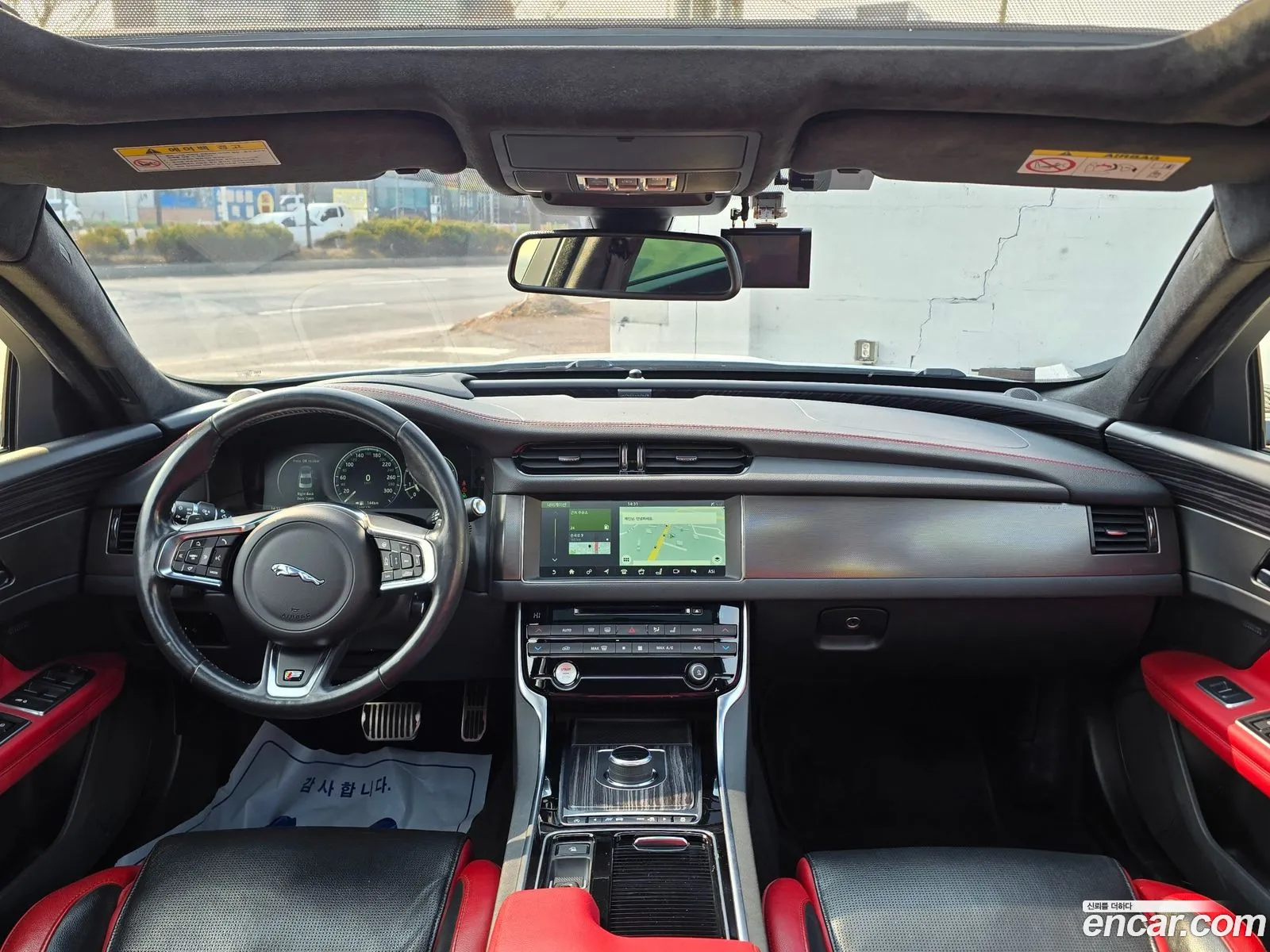 Jaguar XF 2017 — 12