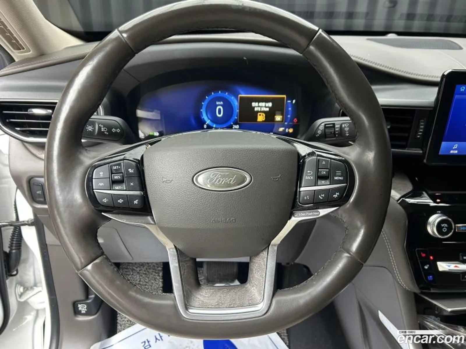 Ford Explorer 6th Gen 2022 — 3