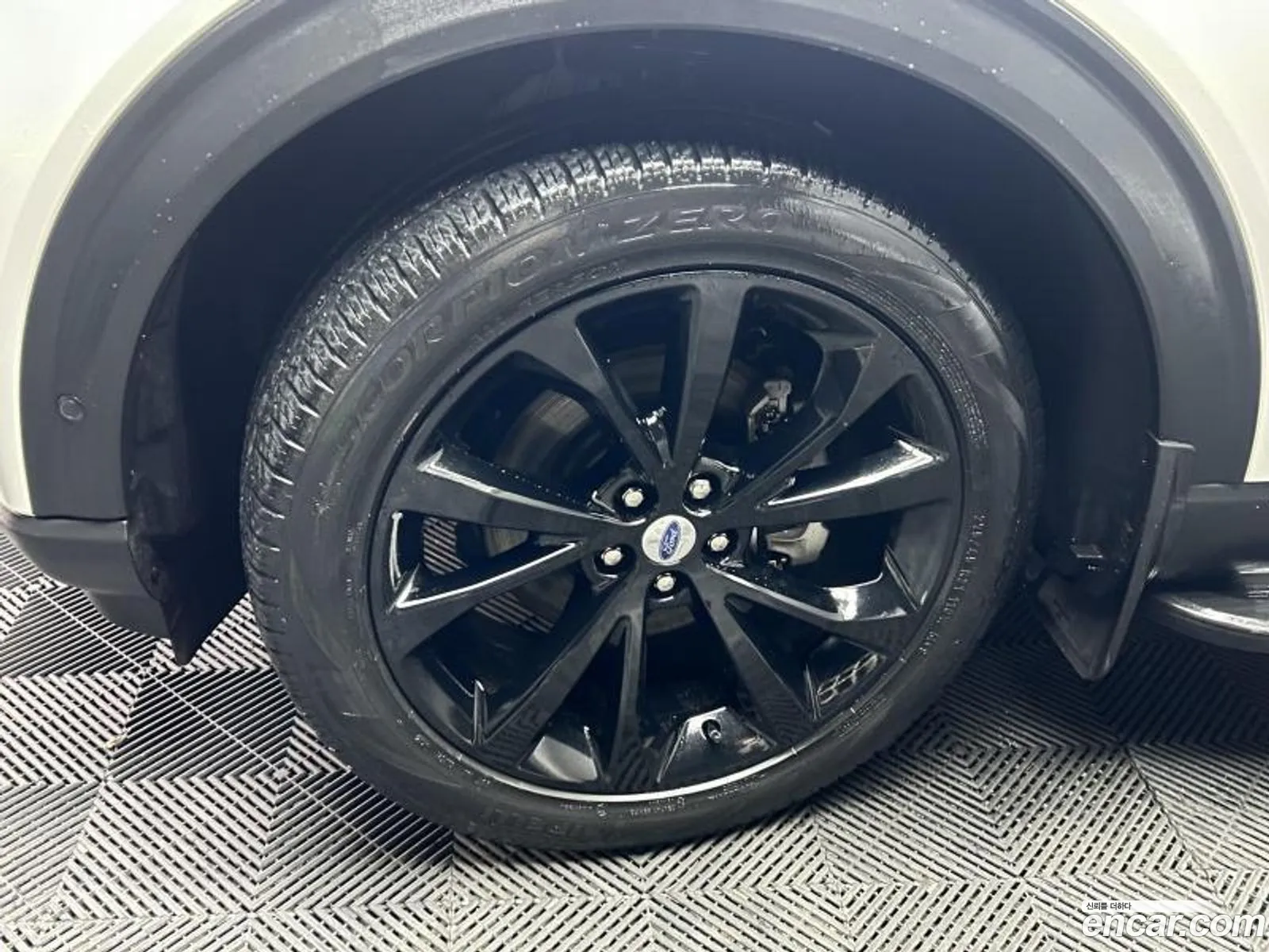 Ford Explorer 6th Gen 2022 — 4