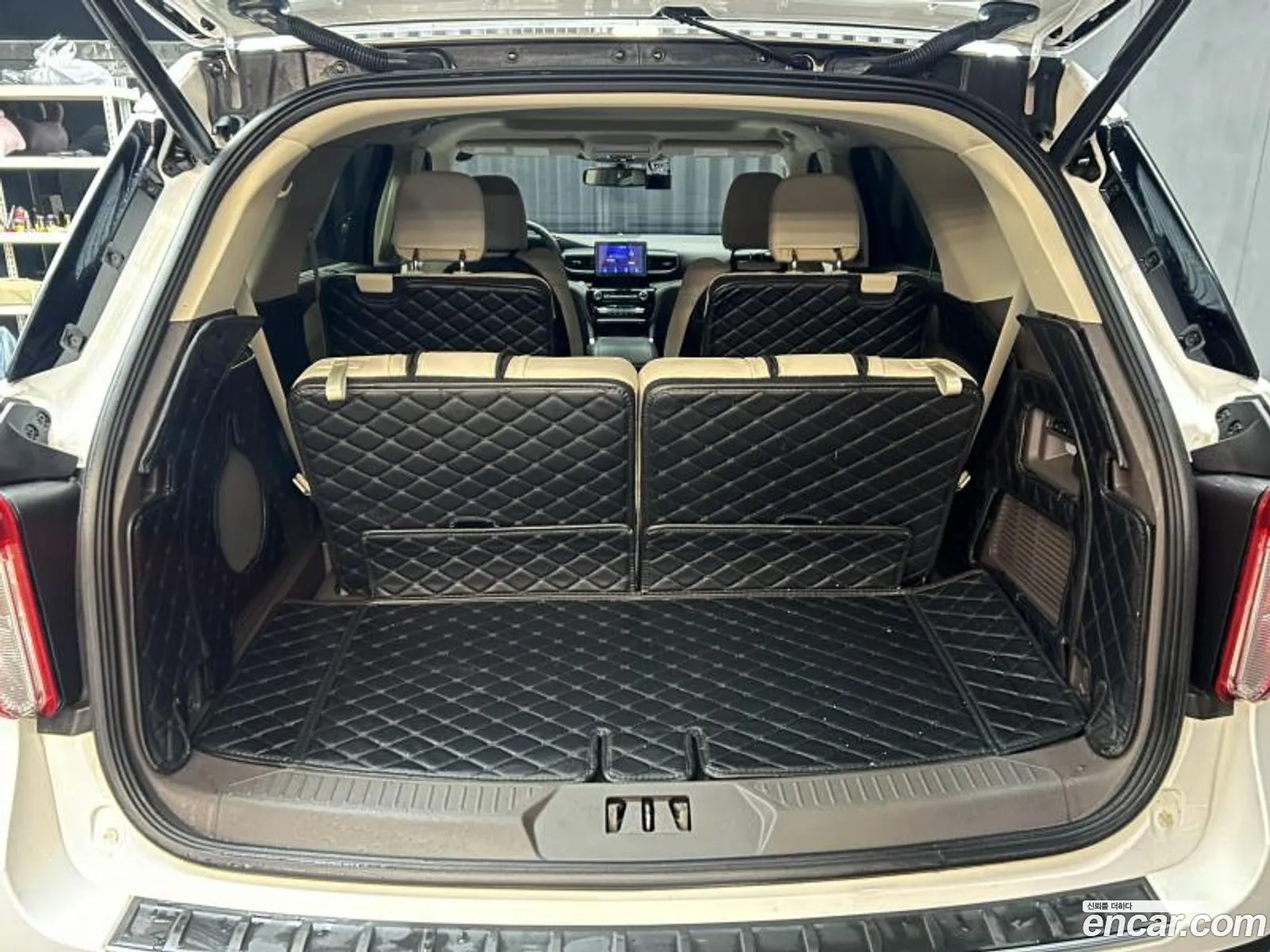 Ford Explorer 6th Gen 2022 — 17