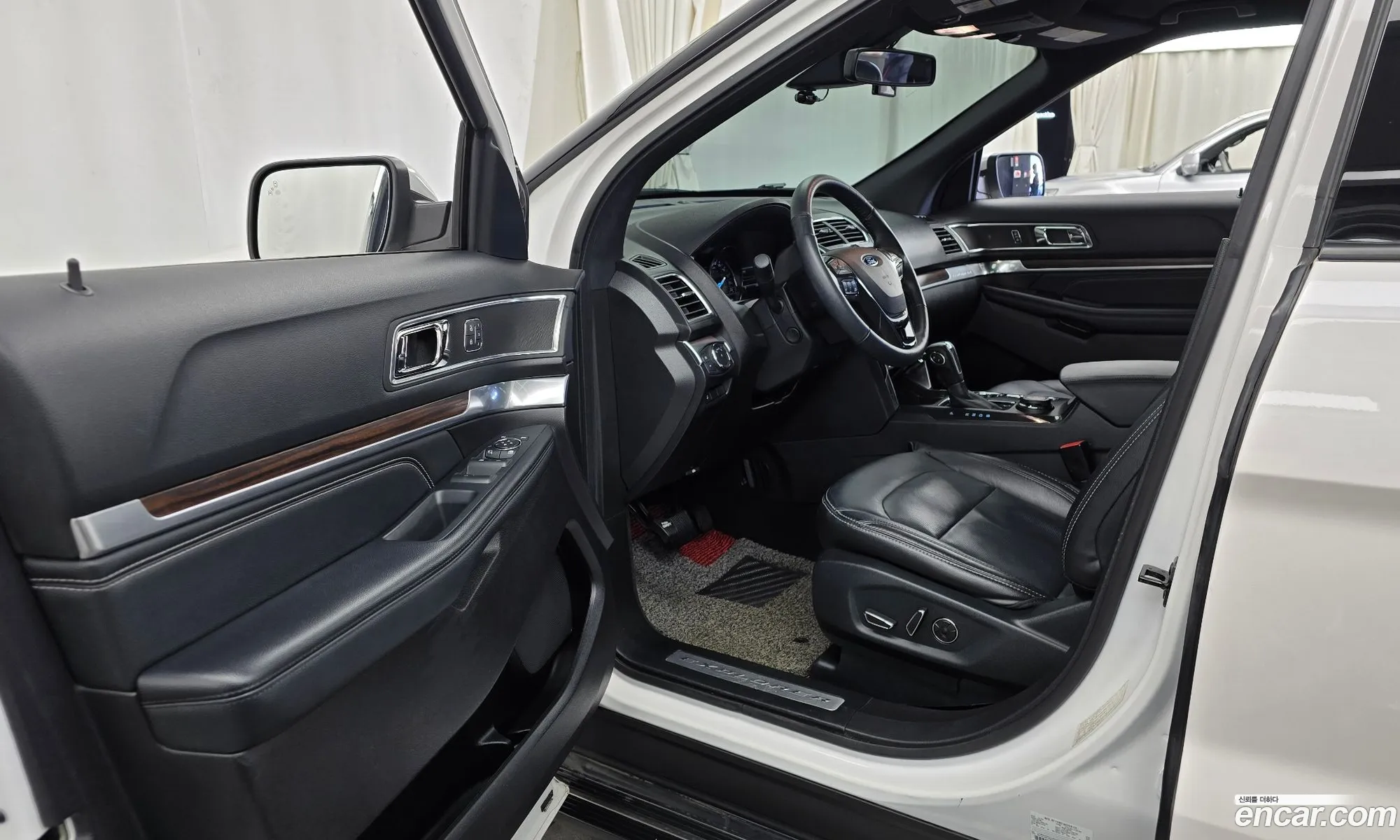 Ford Explorer 2018 1FM5K8FH1JGC37855 — 3