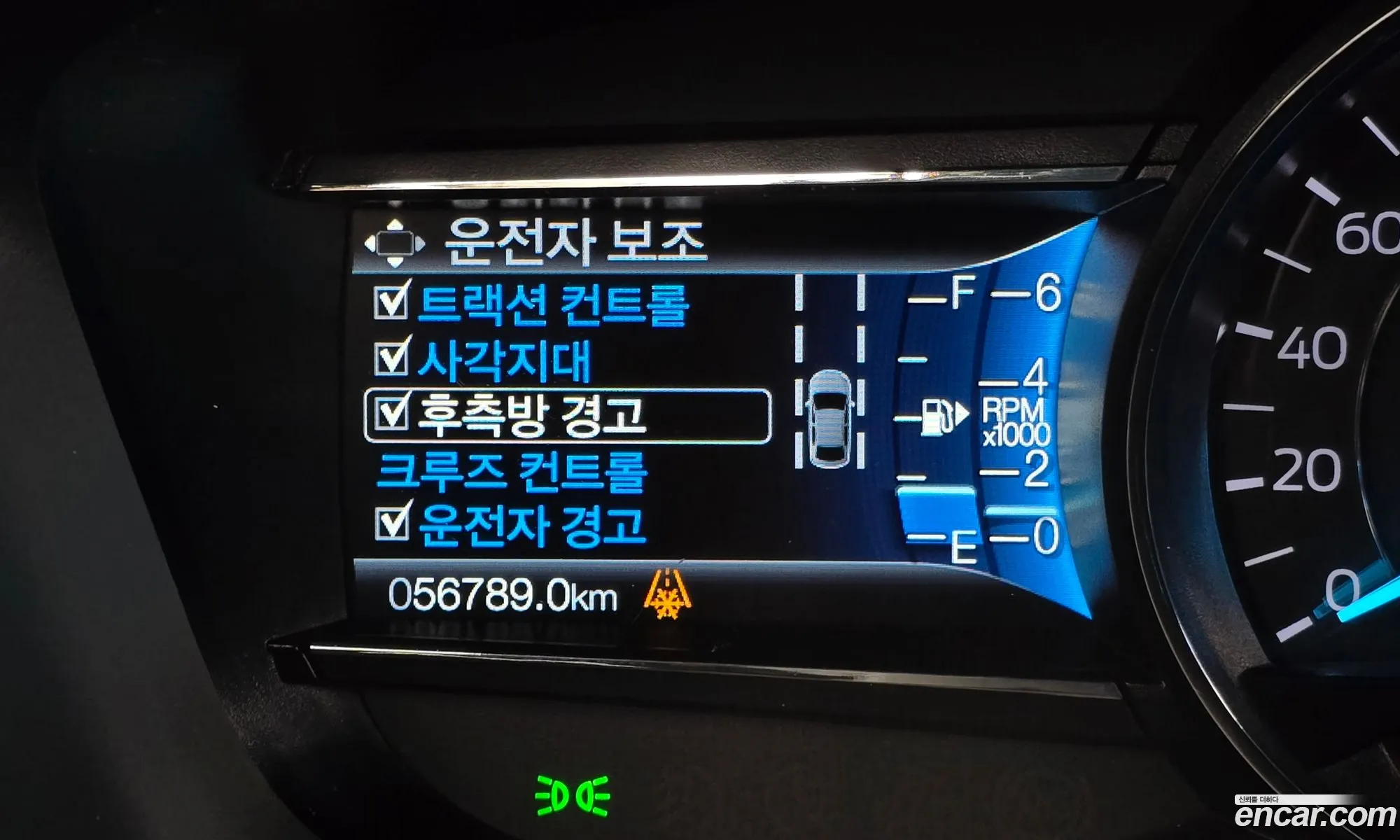 Ford Explorer 2018 1FM5K8FH1JGC37855 — 8