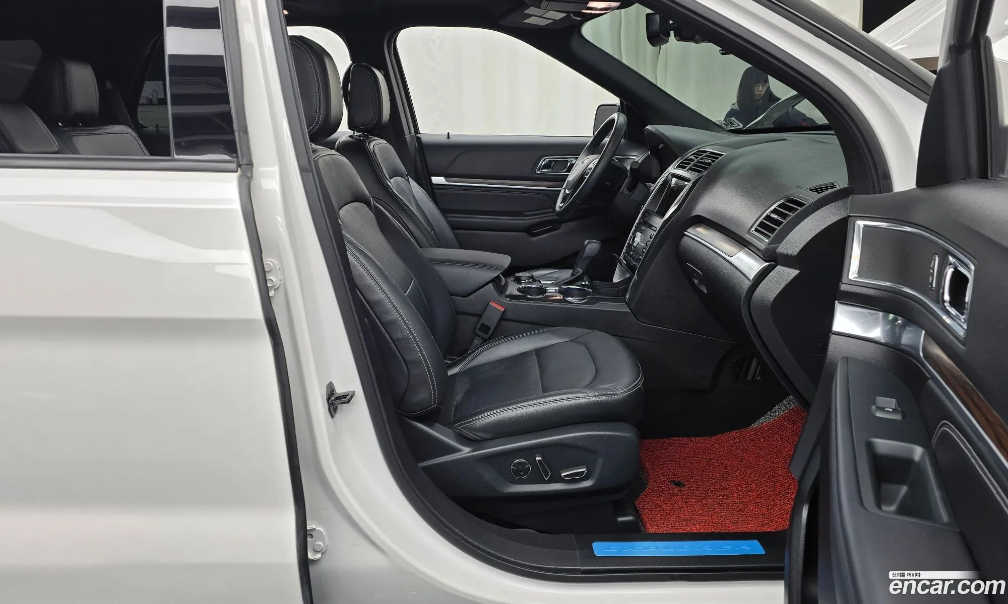 Ford Explorer 2018 1FM5K8FH1JGC37855 — 4