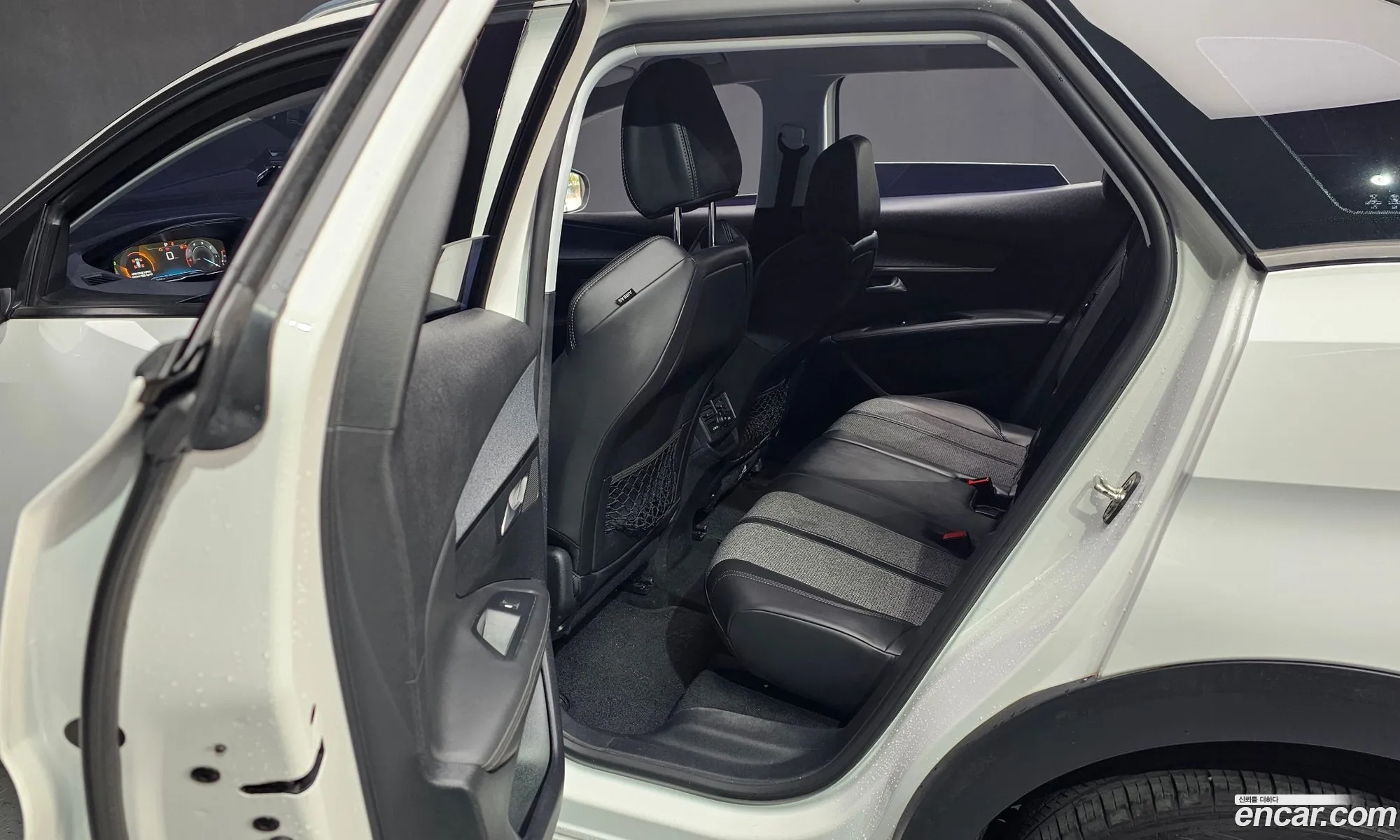 Peugeot 3008 2017 — 13