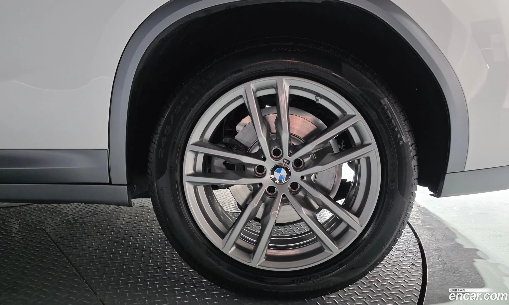 BMW X4 2020 WBA2V9104L9D07300 — 19