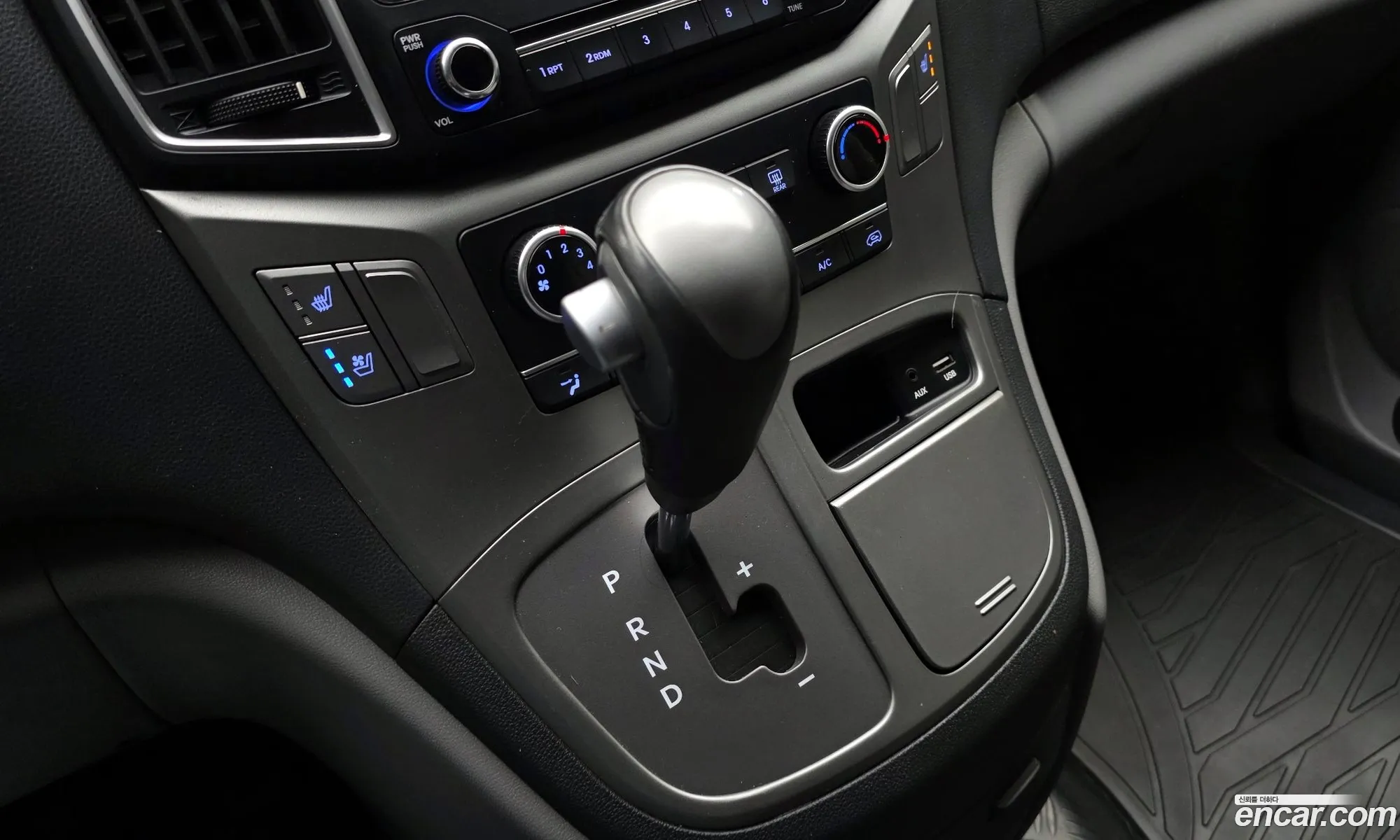 Hyundai Grand Starex 2019 — 18