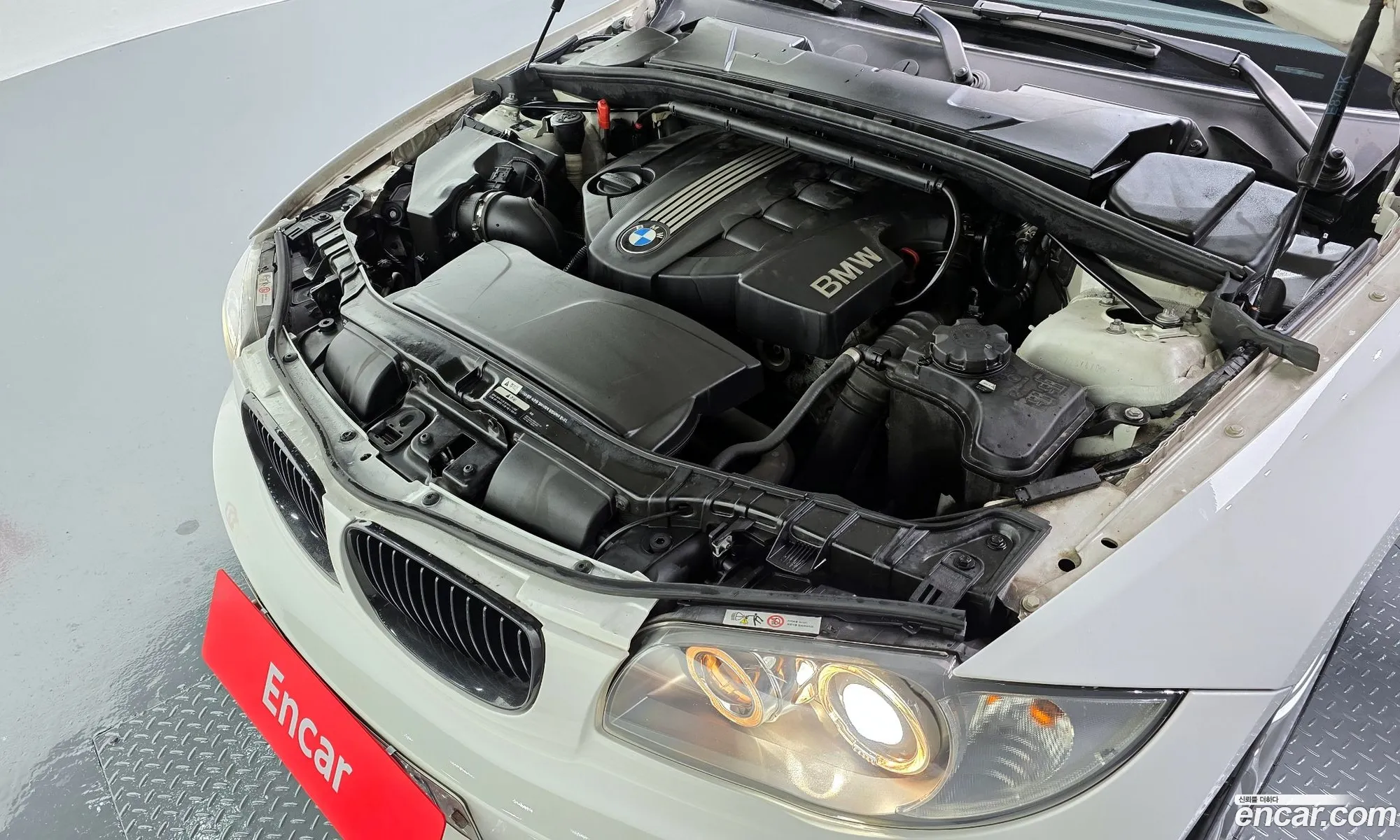 BMW 1 Series 2011 WBAUR3108BVL41334 — 4
