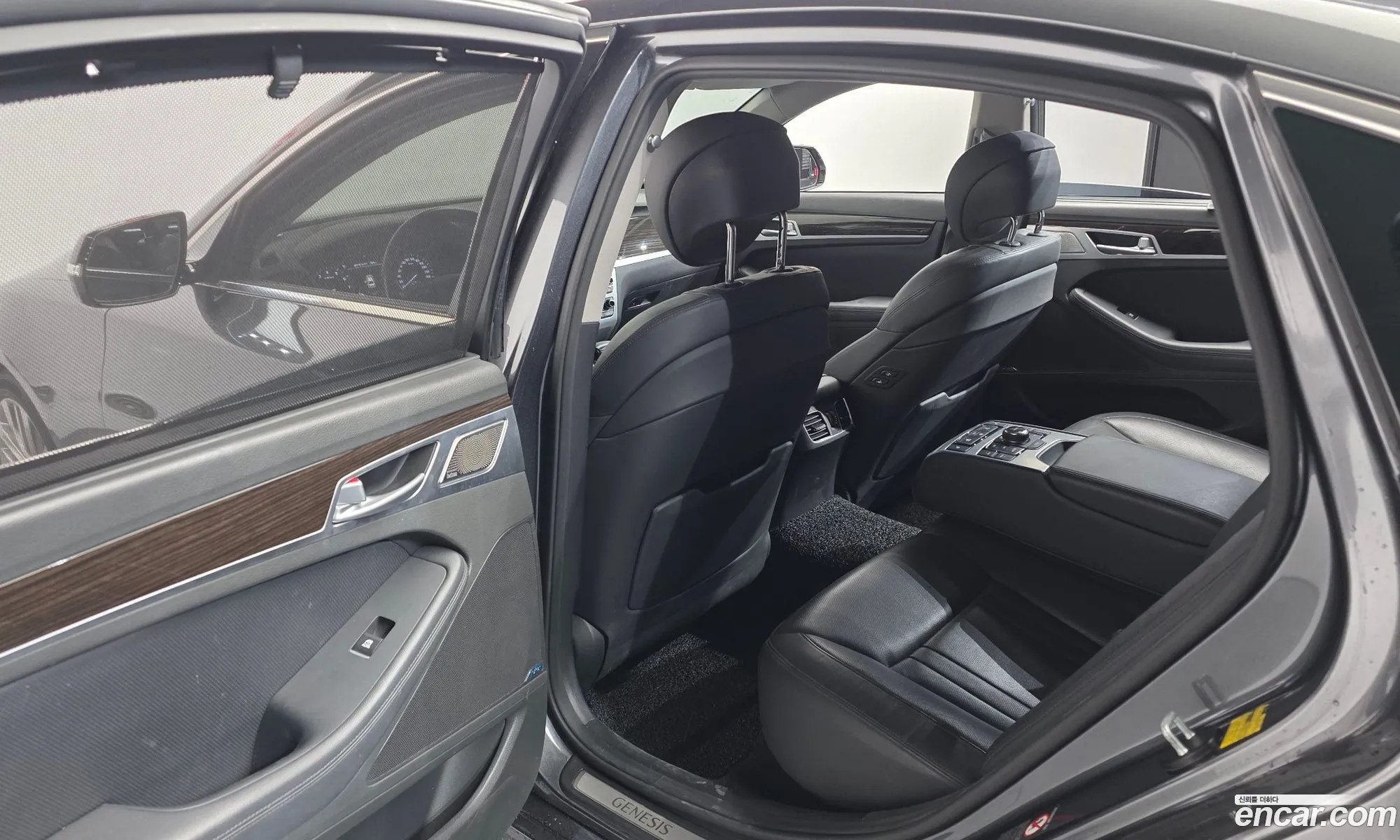 Genesis G80 2017 — 24