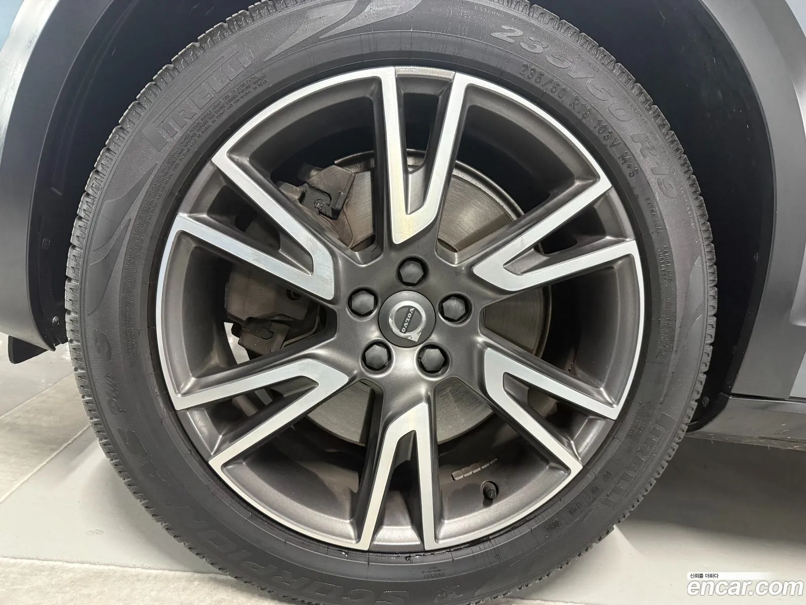 Volvo V90 Cross Country 2018 — 2