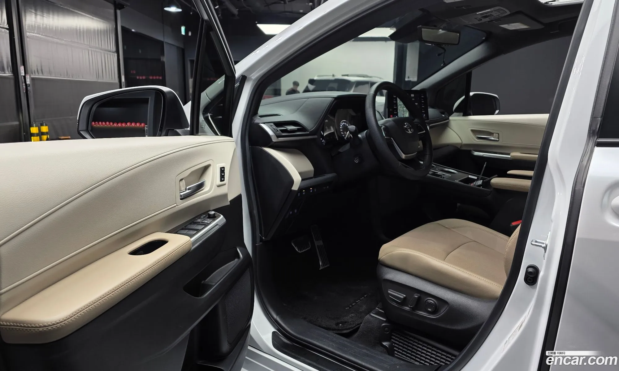 Toyota Sienna 2024 — 18