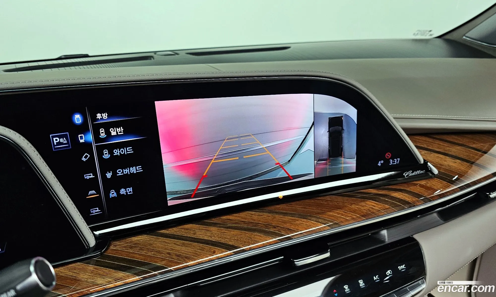 Cadillac Escalade 2023 — 12