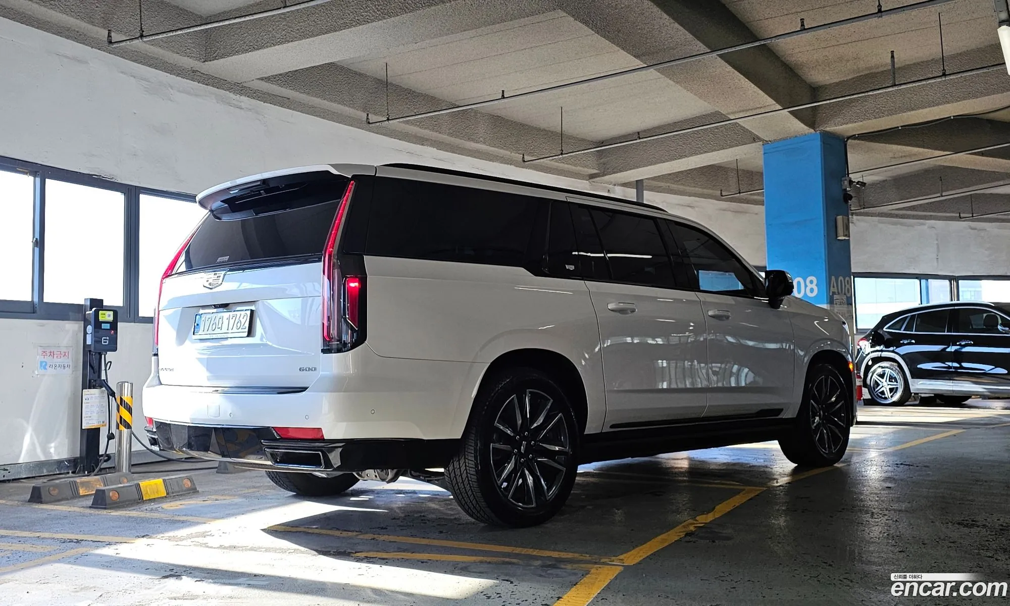 Cadillac Escalade 2023 — 16