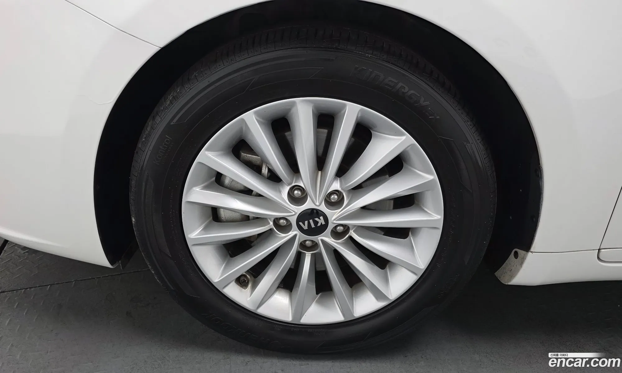 Kia K7 2019 — 7