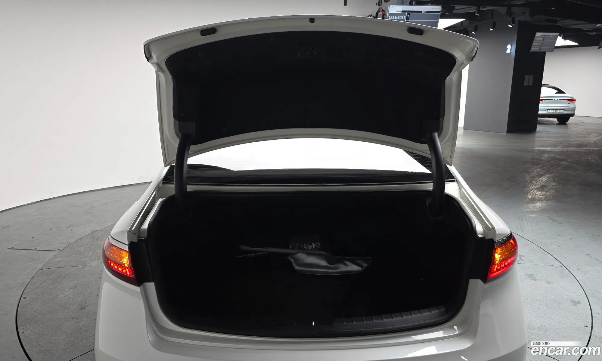 Kia K7 2019 — 3