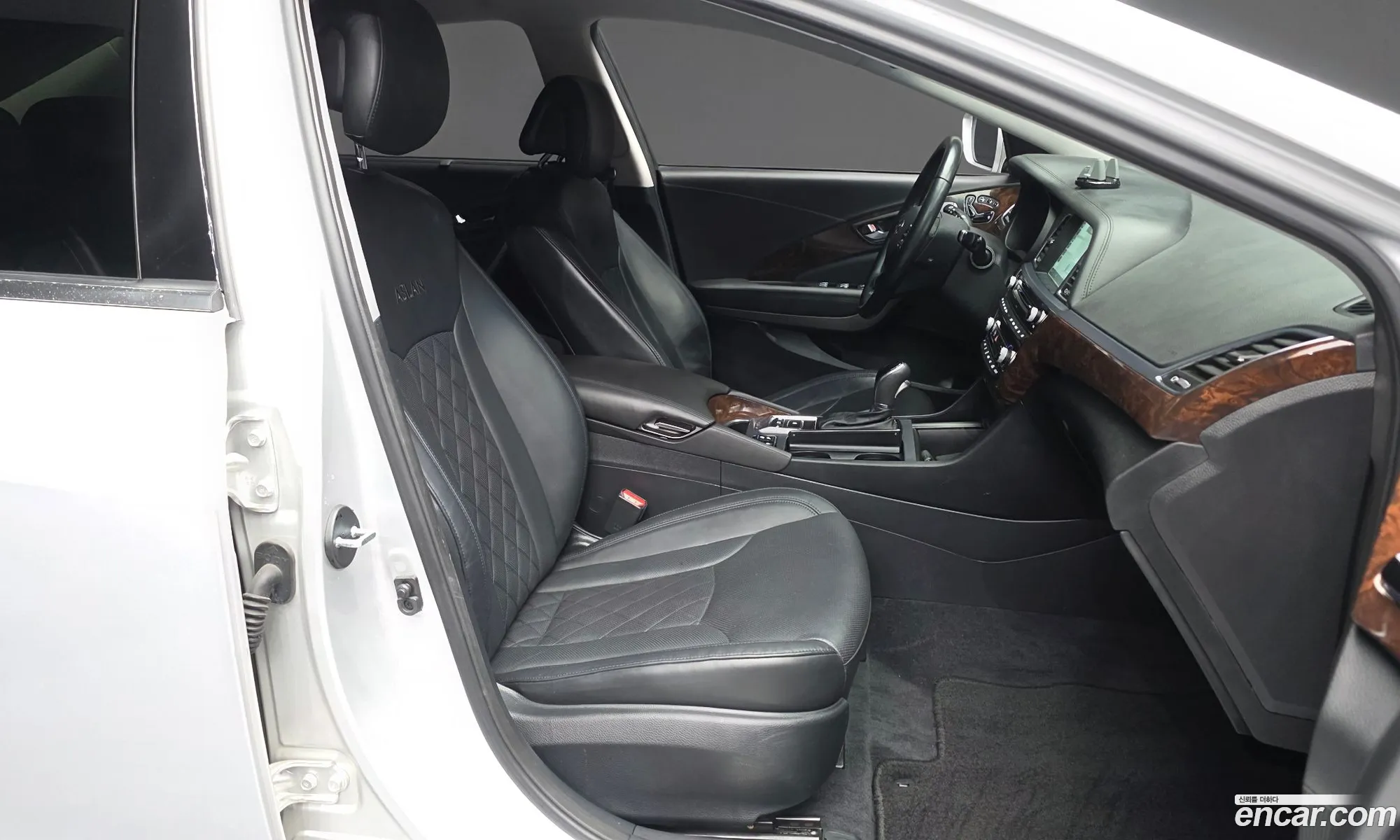 Hyundai Aslan 2015 — 12