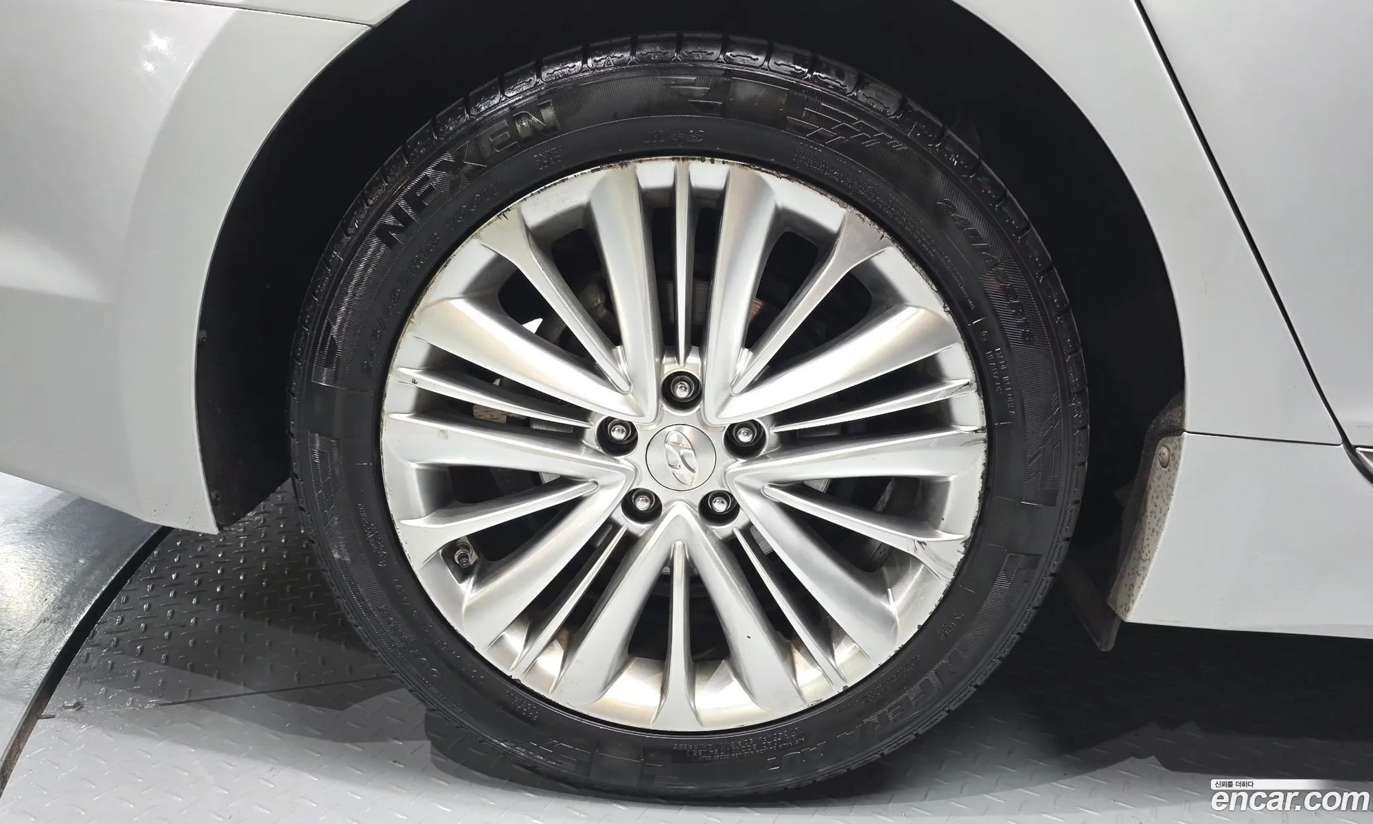 Hyundai Aslan 2015 — 11