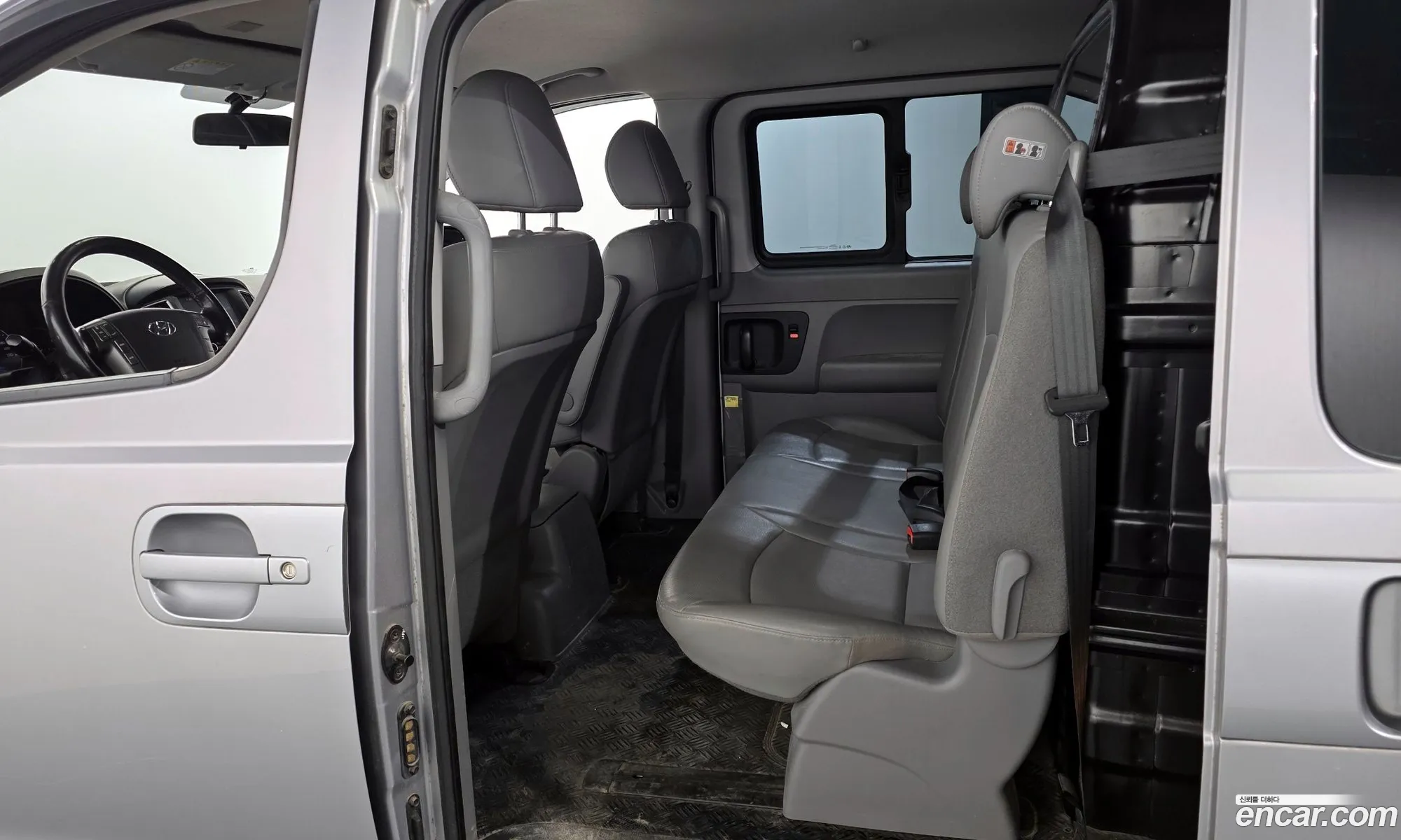 Hyundai Grand Starex 2017 — 16