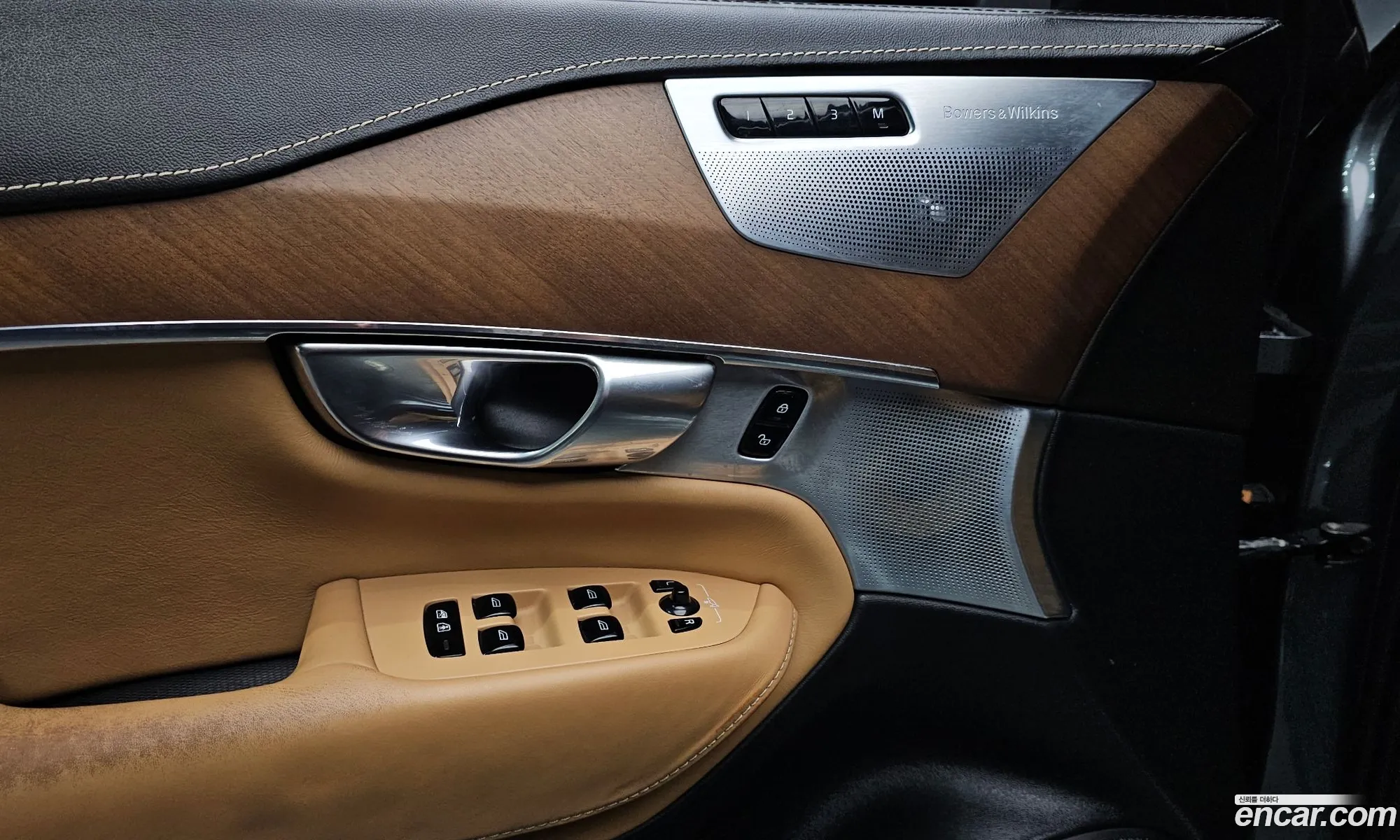 Volvo XC90 2017 YV1LF68BCH1178531 — 11
