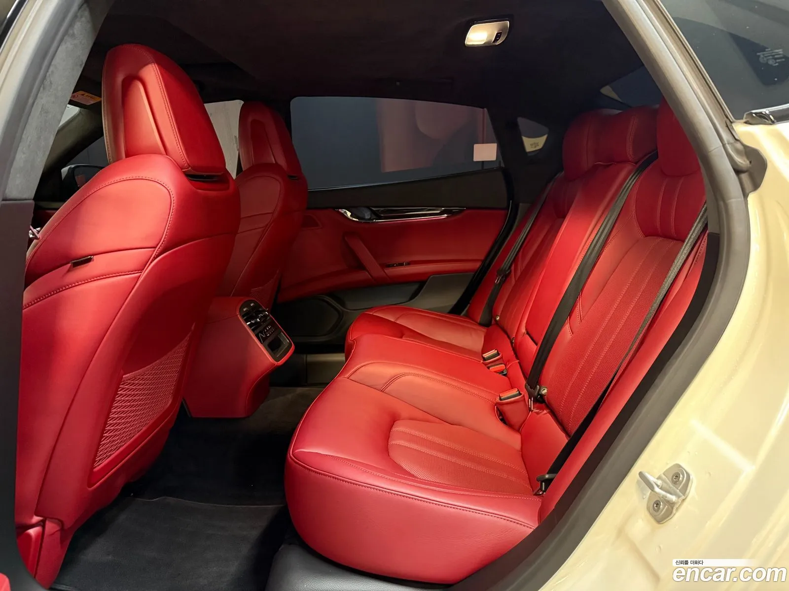 Maserati Quattroporte 2017 — 17