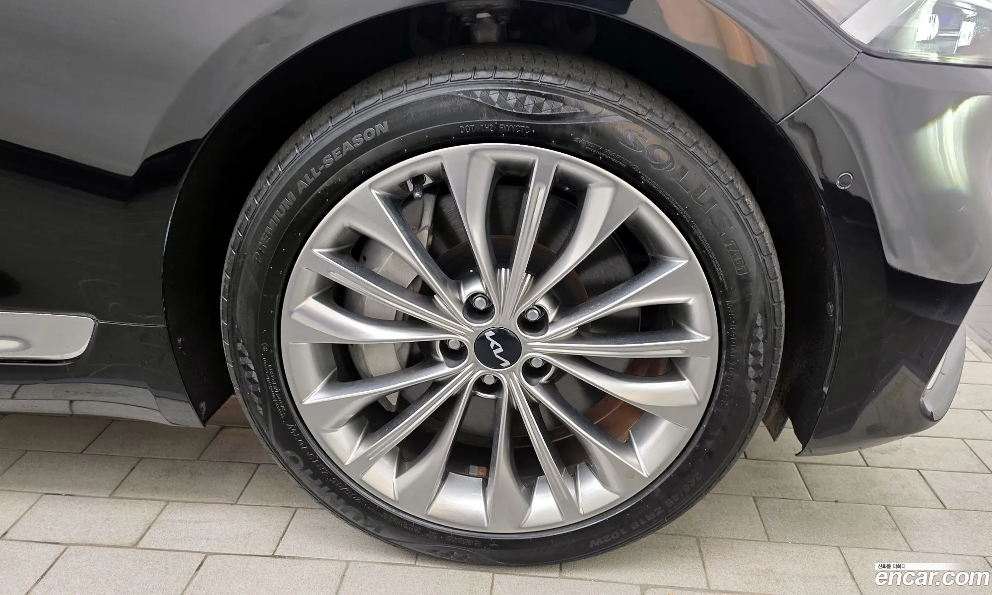 Kia K9 2023 — 18