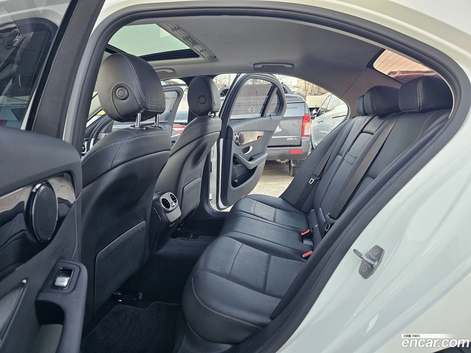 Mercedes-Benz C-Class W205 2020 — 19