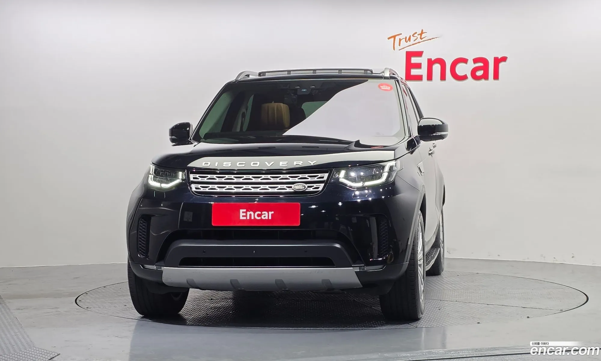 Land Rover Discovery 5 2018 SALRA2BK6JA059668 — 2